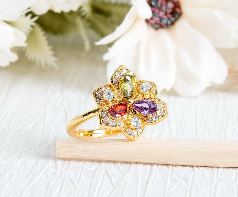 RUBY YELLOW - VIOLET SAPPHIRE DIAMOND 18K YELLOW GOLD RING แหวน ทับทิม บุษราคัม แซฟไฟร์สีม่วง เพชร ทอง 18K Pre-order