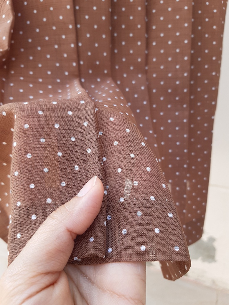 กระโปรงพลีทลายจุดสีน้ำตาล