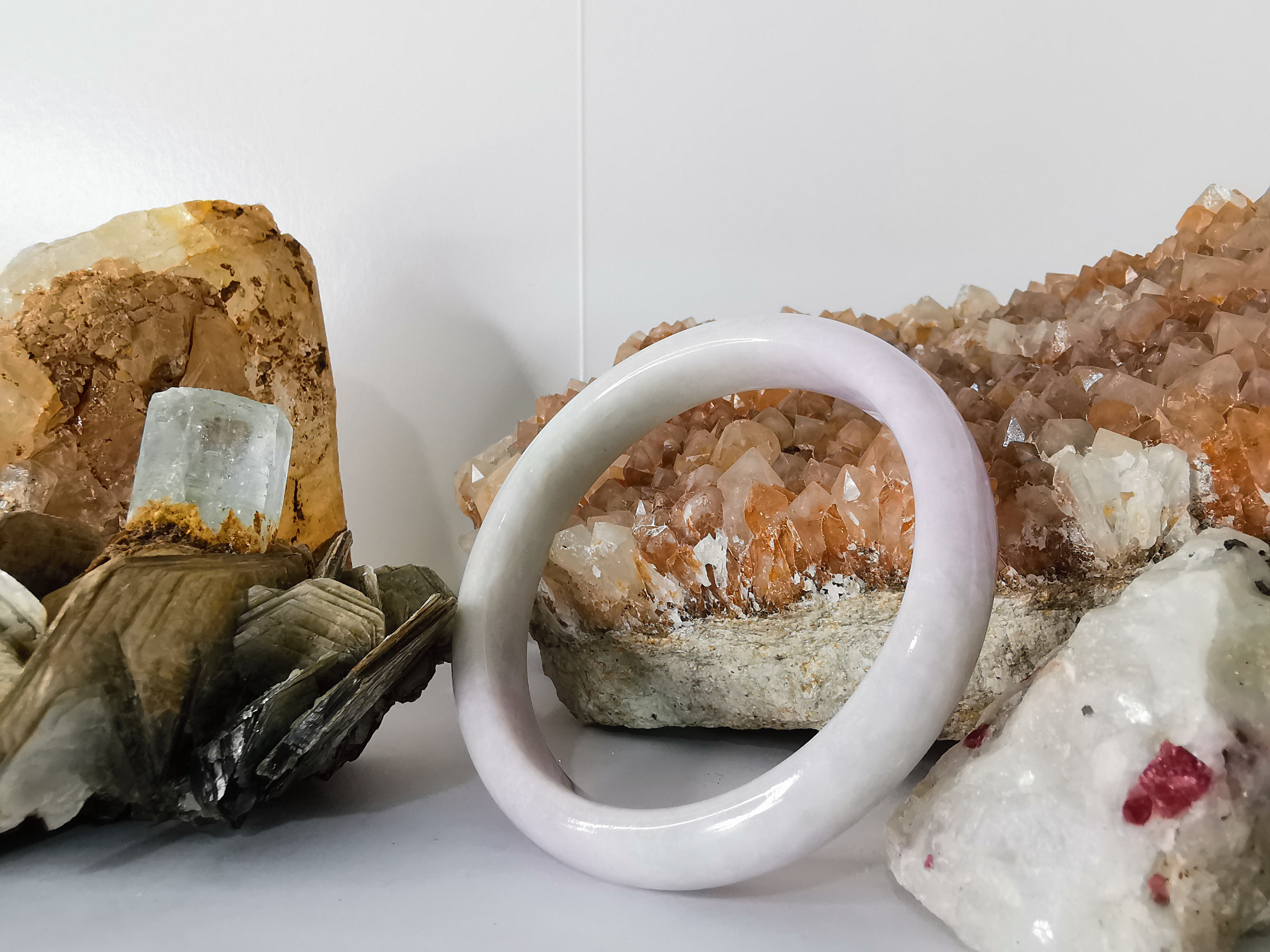 Violet Green Jadeite Bangle กำไลหยกเจไดต์แท้ Diameter/ เส้นผ่านศูนย์กลางด้านใน/size 60 mm.