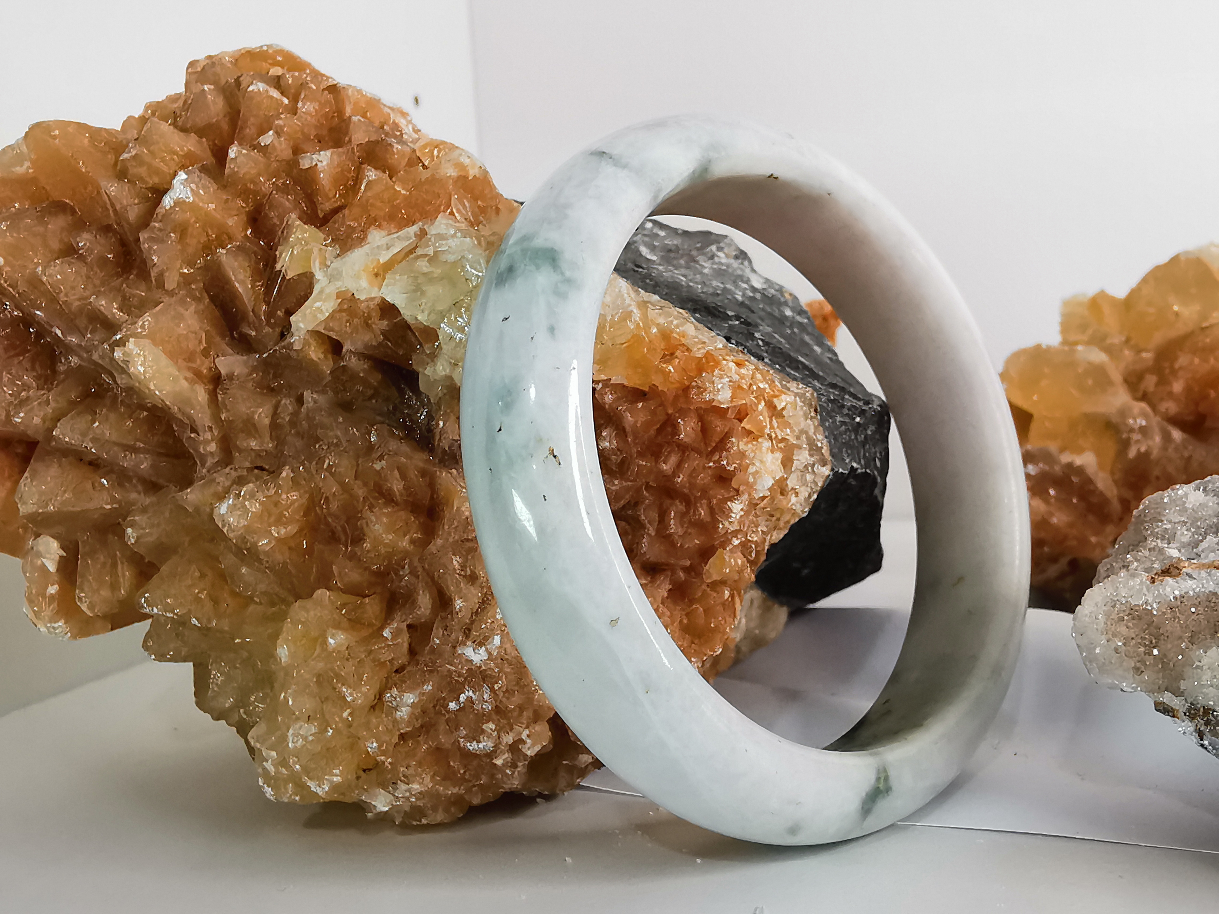 White Green Jade Bangle กำไลหยกเจไดต์แท้ Diameter/ เส้นผ่านศูนย์กลางด้านใน 57 mm.