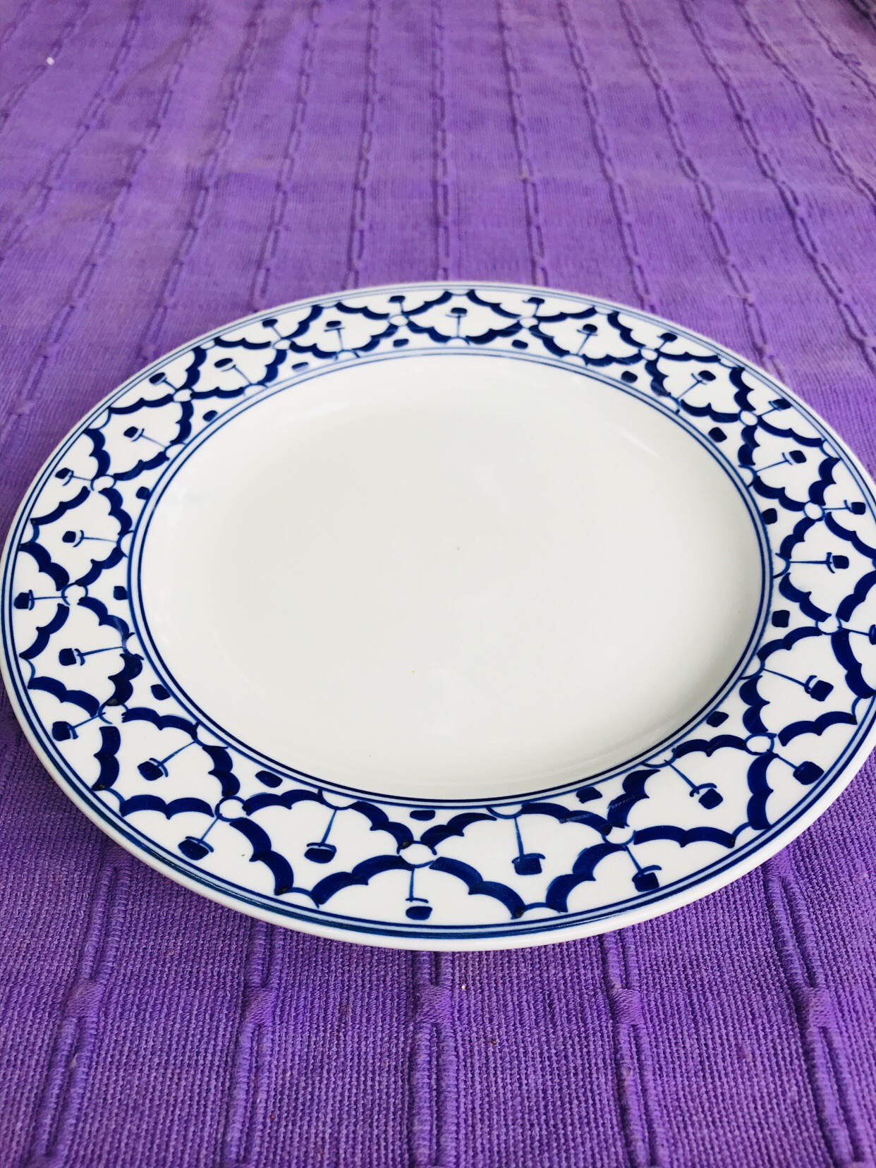 จานกลมลายไทย8"