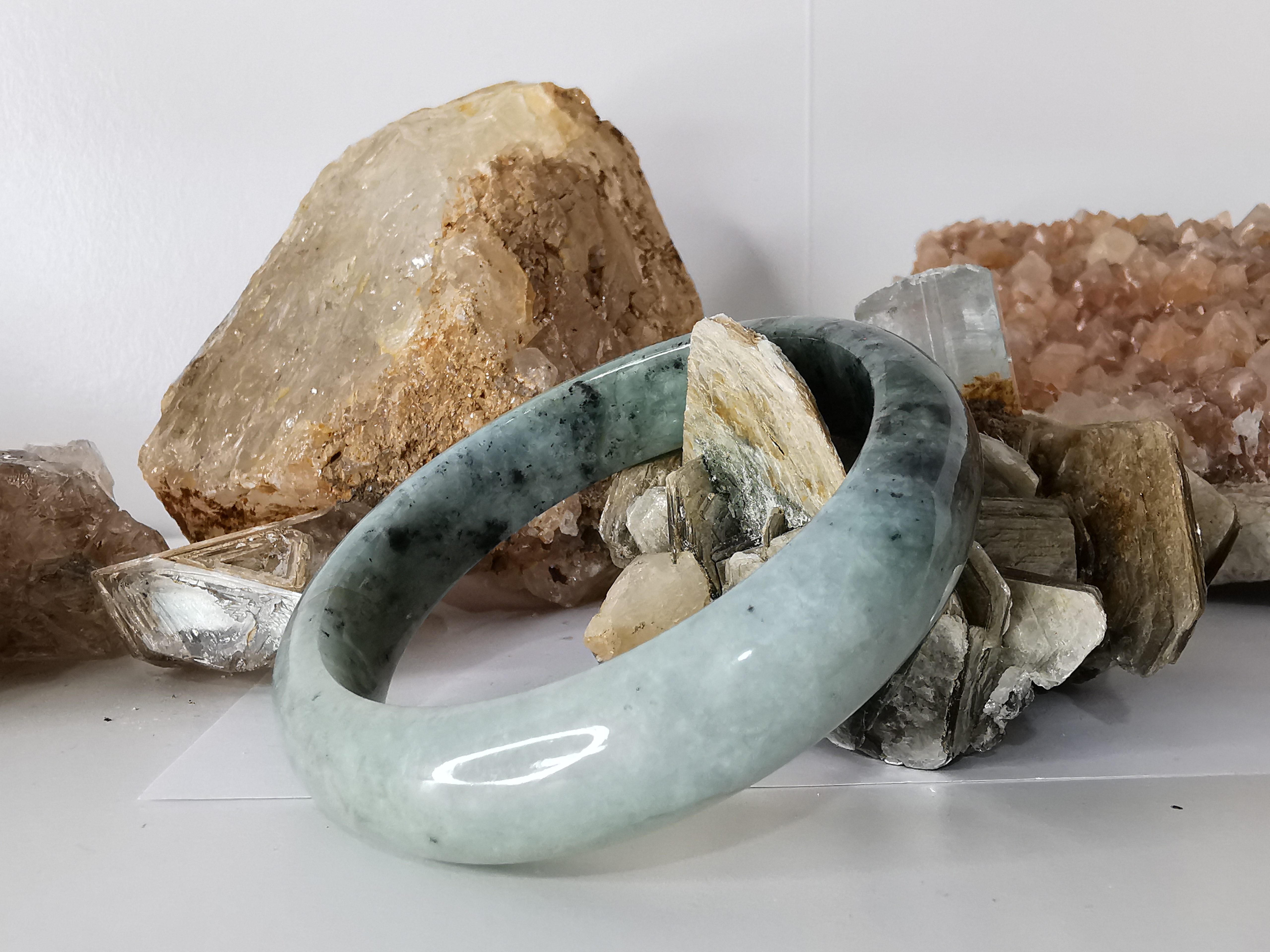 Green Grey Bangle กำไลหยกเจไดต์แท้ Diameter/ เส้นผ่านศูนย์กลางด้านใน 63 mm.