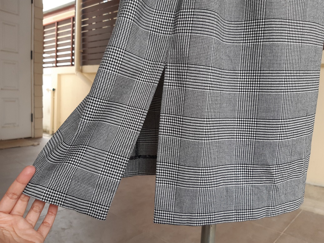 กระโปรงทรงเอลายสก็อตสีเทาอ่อน