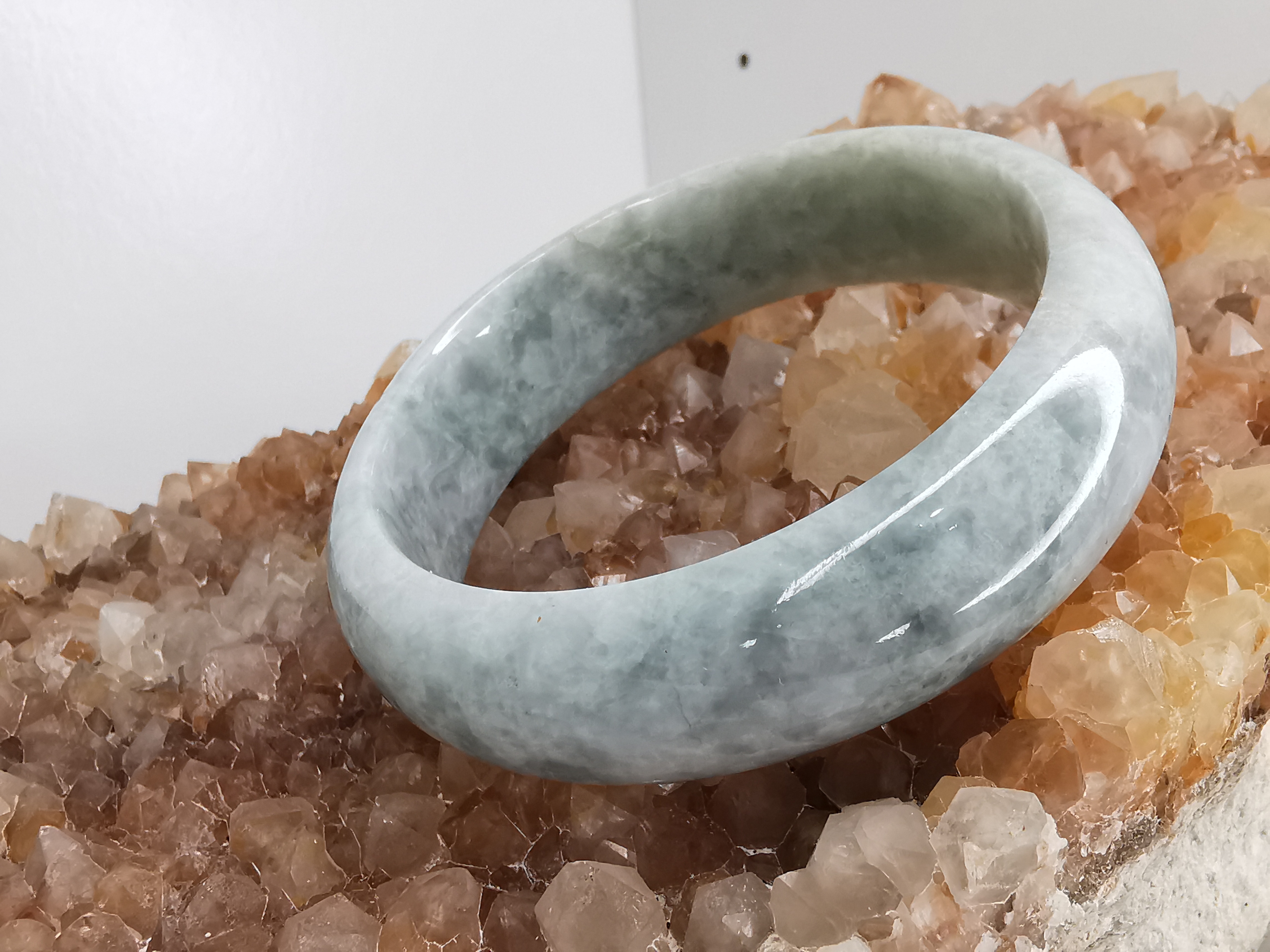 Green White Jade Bangle กำไลหยกเจไดต์แท้ Diameter/ เส้นผ่านศูนย์กลางด้านใน 59 mm.