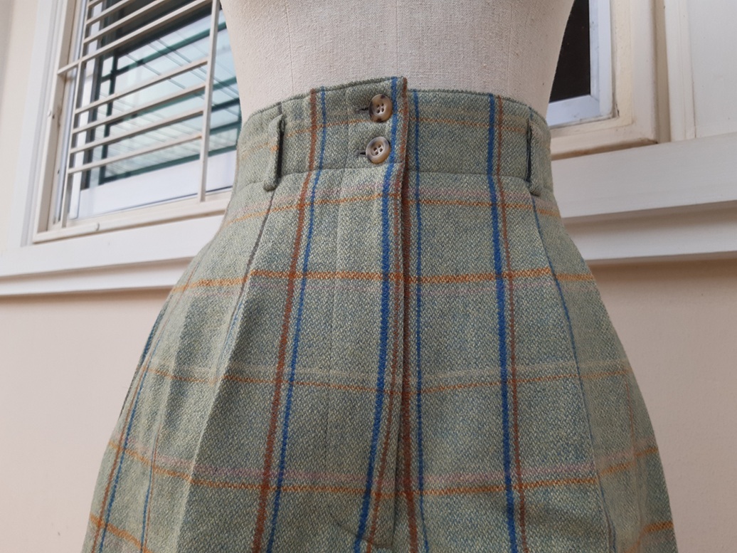 กางเกงเอวสูงลายสก๊อตสีเขียวมิ้นต์ ผ้าวูลวินเทจ (Vintage Wool Fabric)