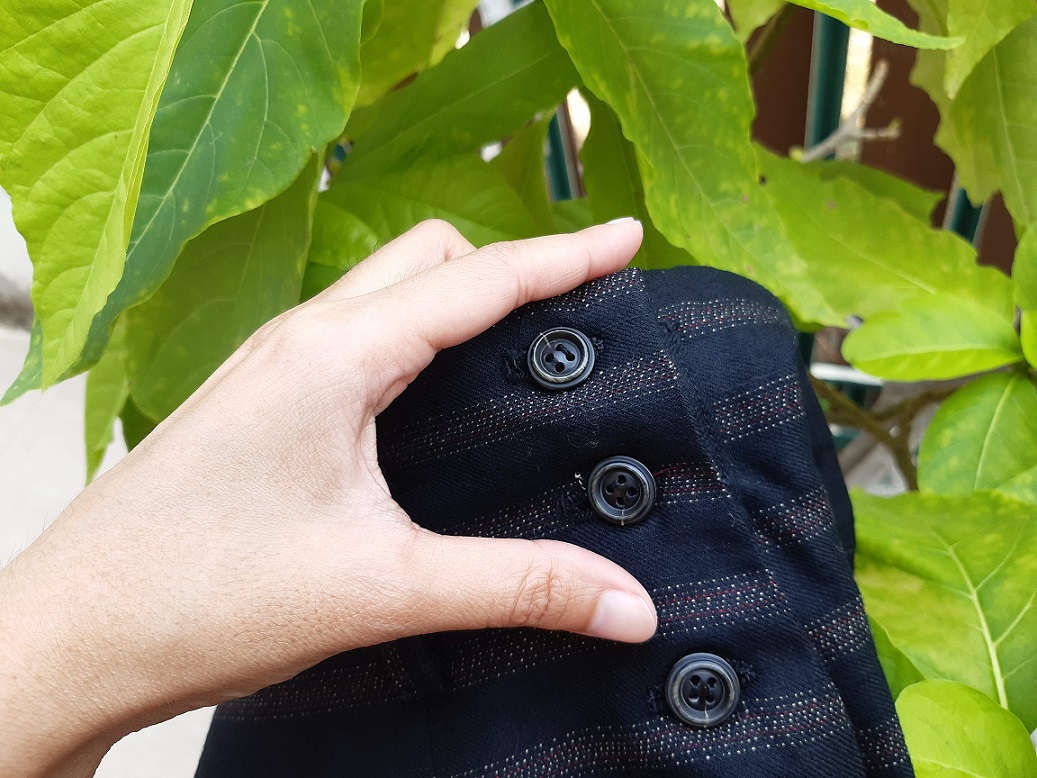 กระโปรงสั้นลายทางสีดำ ทรงป้ายข้าง