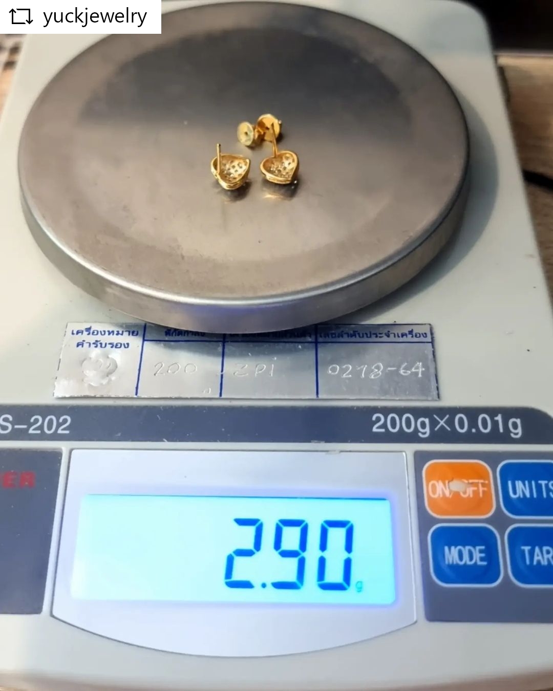 🚫ปิดการขาย(SoIdOut)🚫ต่างหูทองคำ 18K เพชรเกสร 1 ตัง 60 เม็ด รวม 60 ตัง น้ำ 93-94 ความสะอาด vs-si น้ำหนัก 2.9 กรัม ราคา 8650.-(Net) *แป้นไม่เท่ากัน