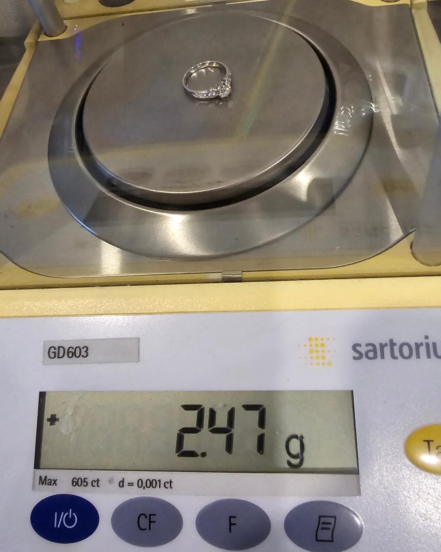 🚫ปิดการขาย(SoIdOut)🚫แหวนทองคำ 18K ชุบสีทองขาว เพชรเกสร 35 ตัง 1 เม็ด น้ำ 98(F) VS1 3 Excellent GIA:5316589899 ใบสำเนา ข้างเพชรเกสร 7 ตัง 2 เม็ด 3 ตัง 4 เม็ด รวม 26 ตัง น้ำ 98-100 ความสะอาด vvs ไซส์ 49 น้ำหนัก 2.47 กรัม ราคา 22,500.-(Net)