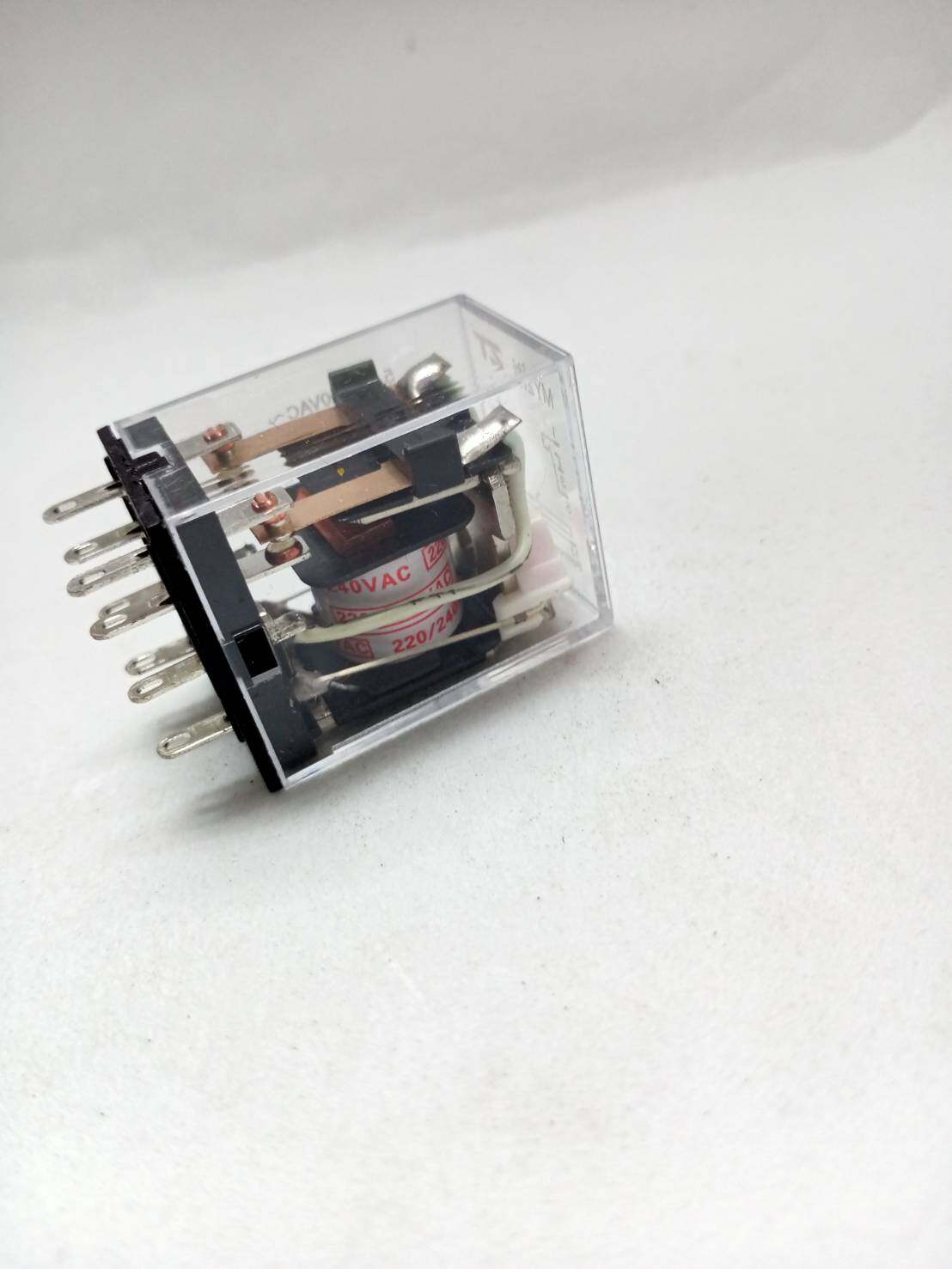 CCS รีเลย์ 220V Relay รุ่น MY2Nแบบมีไฟโชว์สถานะคอนโทรล สลับหรือซัพพอร์ตไฟการทำงานของไฟฟ้า สามารถเลือกพร้อมซอกเก็ตได้