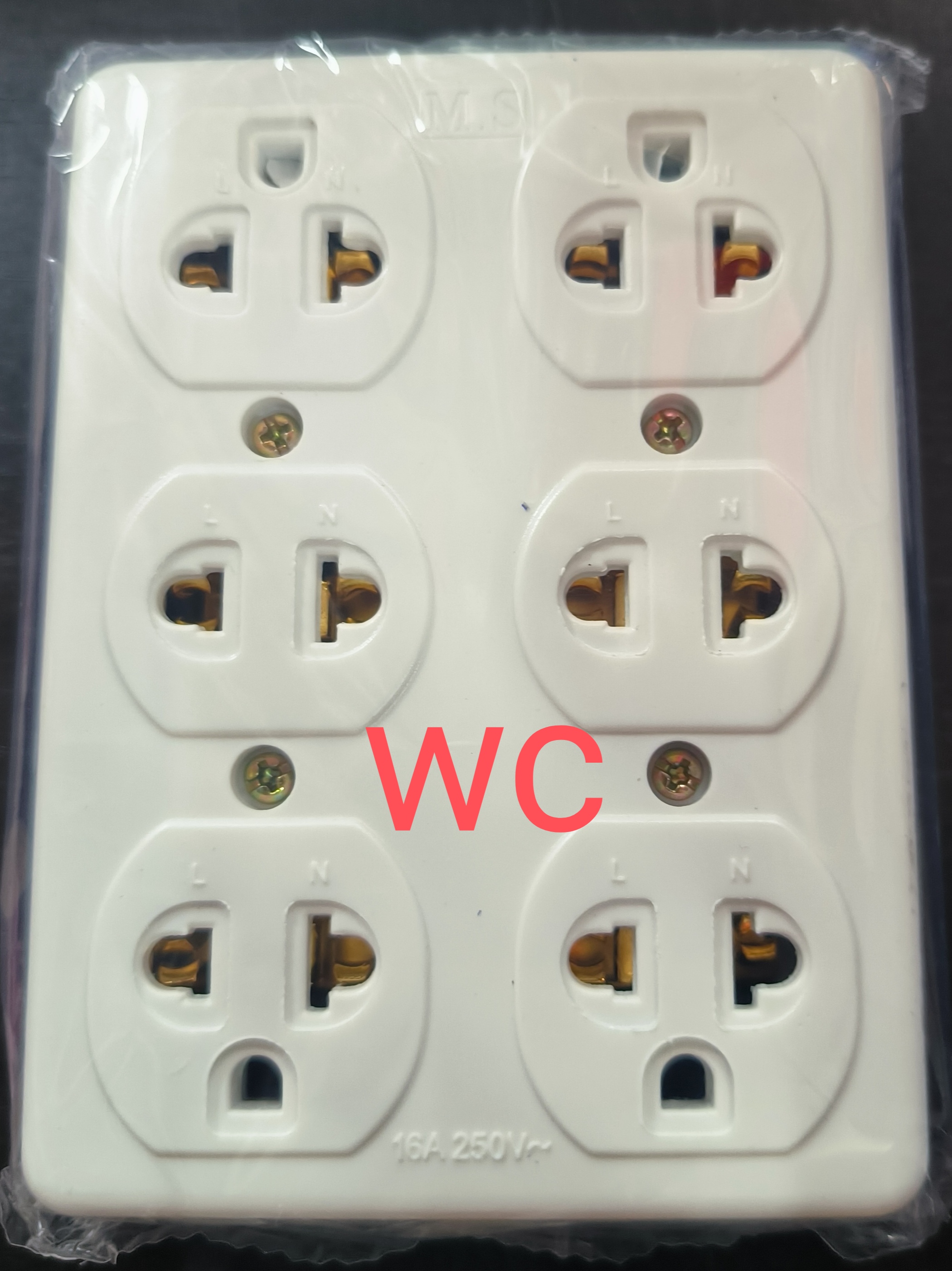 MATSU ปลั้กลอย6ตา ติดลอย กราว์ 2แถว เเต้ารับ6ช่อง ที่2 กราวด์ลอย 16A 220-250V