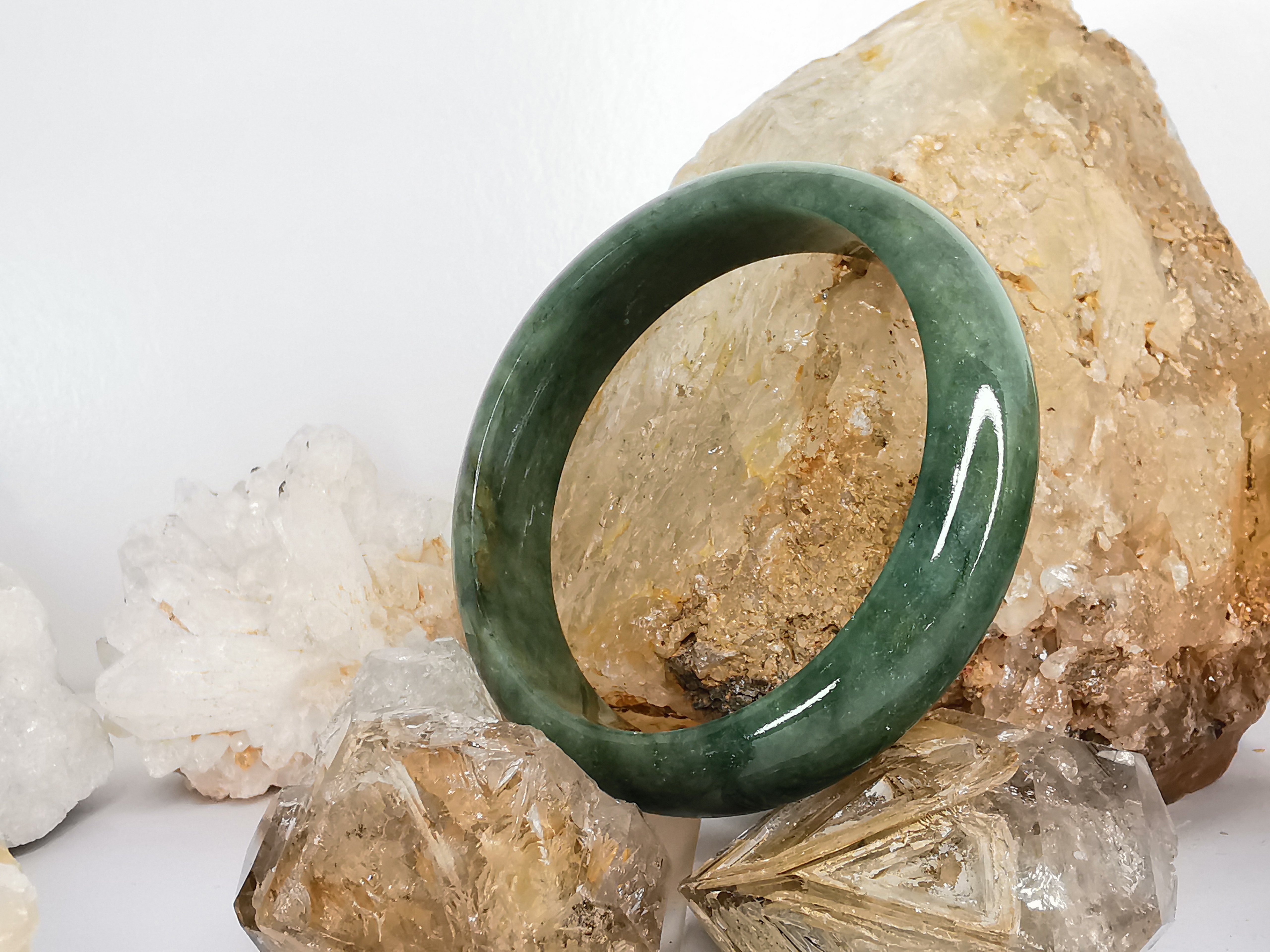 Green Bangle กำไลหยกเจไดต์แท้ Diameter/ เส้นผ่านศูนย์กลางด้านใน 58 mm.