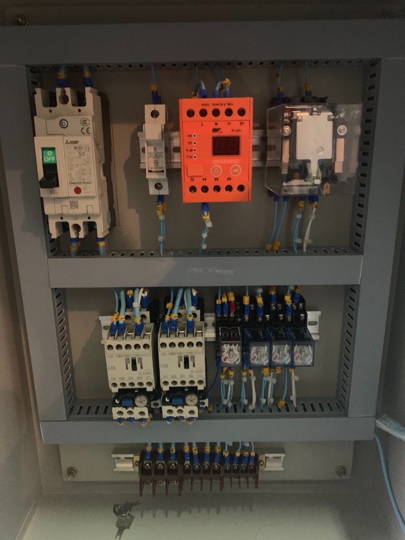 ตู้ควบคุมปั๊มน้ำ 5 HP 220V สลับกันทำงาน ใช้กับลูกลอยไฟฟ้า 220V