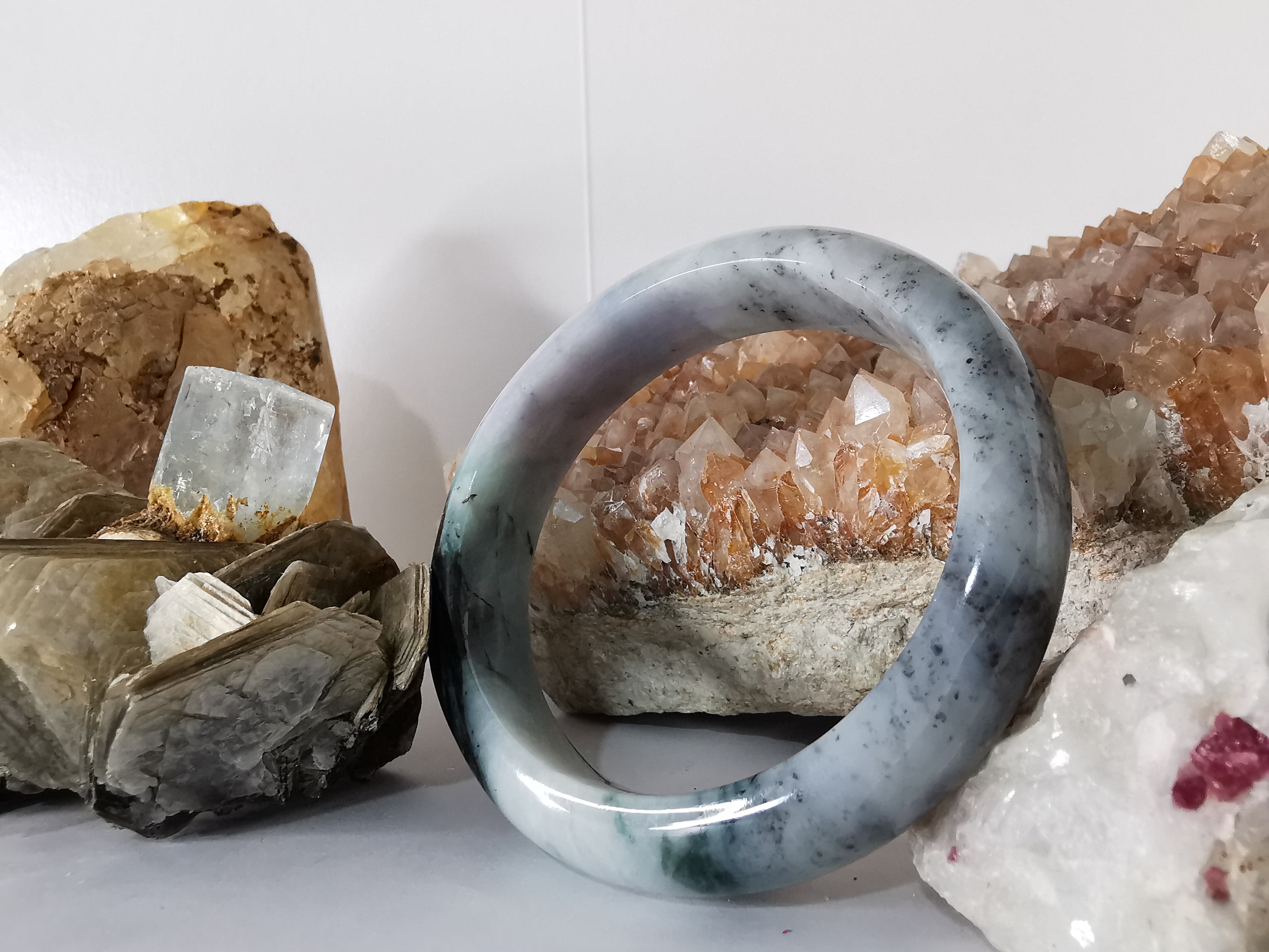 Grey Green Black White Jade Bangle กำไลหยกเจไดต์แท้ Diameter/ เส้นผ่านศูนย์กลางด้านใน 59 mm.