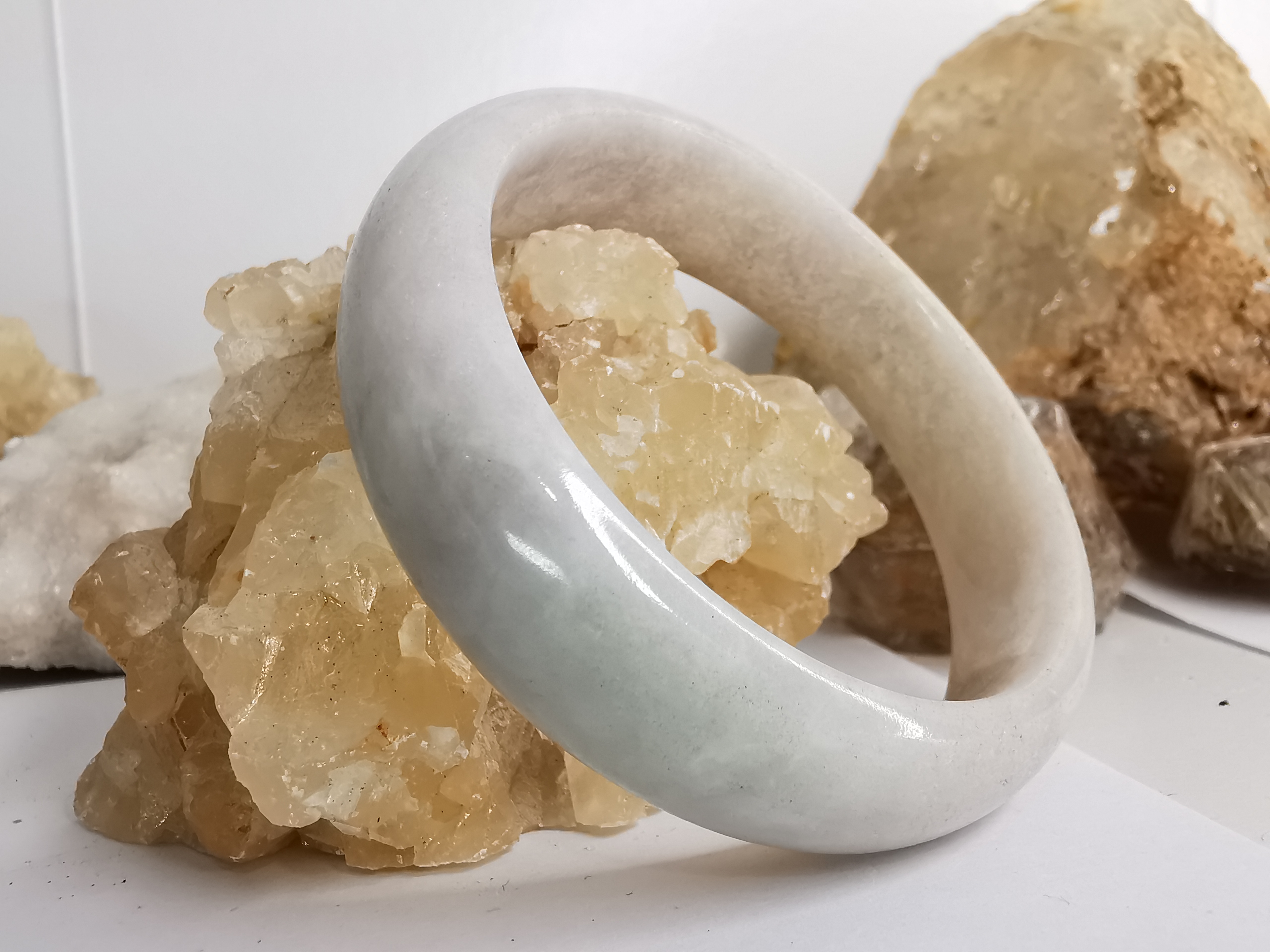 White Green Jade Bangle กำไลหยกเจไดต์แท้ Diameter/ เส้นผ่านศูนย์กลางด้านใน 54 mm.