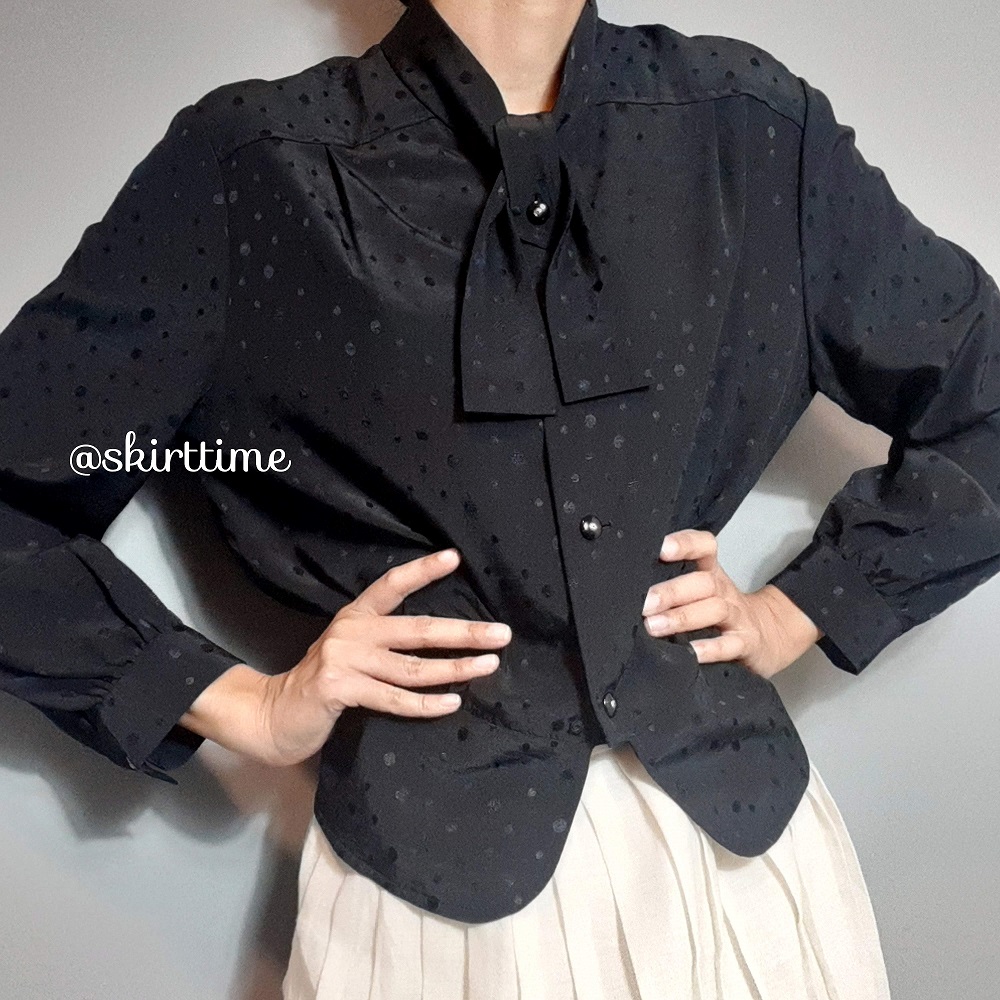 เสื้อแขนยาวสีดำลายจุด Polakdots (Vintage Blouse) ใส่ทำงาน