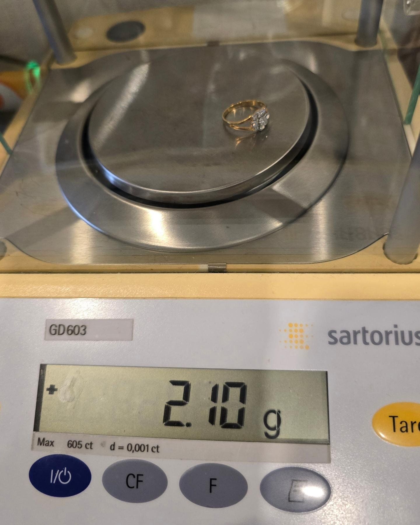 🚫ปิดการขาย(SoIdOut)🚫แหวนทองคำ 18K เพชรเกสร 12 ตัง 1 เม็ด 6 ตัง 4 เม็ด 3 ตัง 4 เม็ด รวม 48 ตัง น้ำ 97-98 ความสะอาด vvs หน้ากว้าง 8.4 มิล ไซส์ 48 น้ำหนัก 2.1 กรัม ราคา 10,500.-(Net)