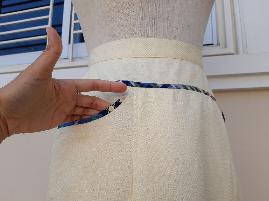 กระโปรงทรงเอจีบพลีทสีครีม