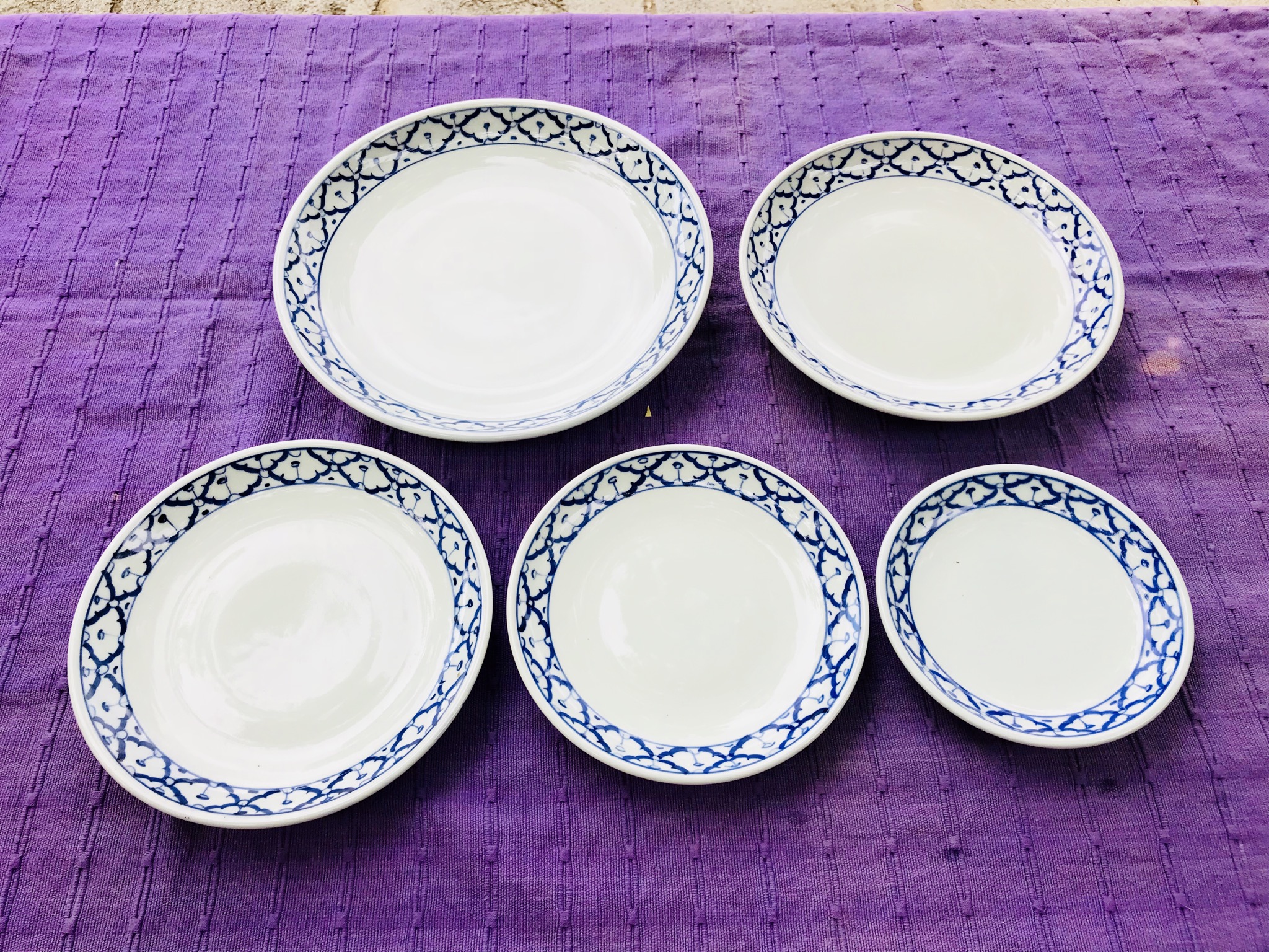 จานกลมลายไทยทรงบัว8"