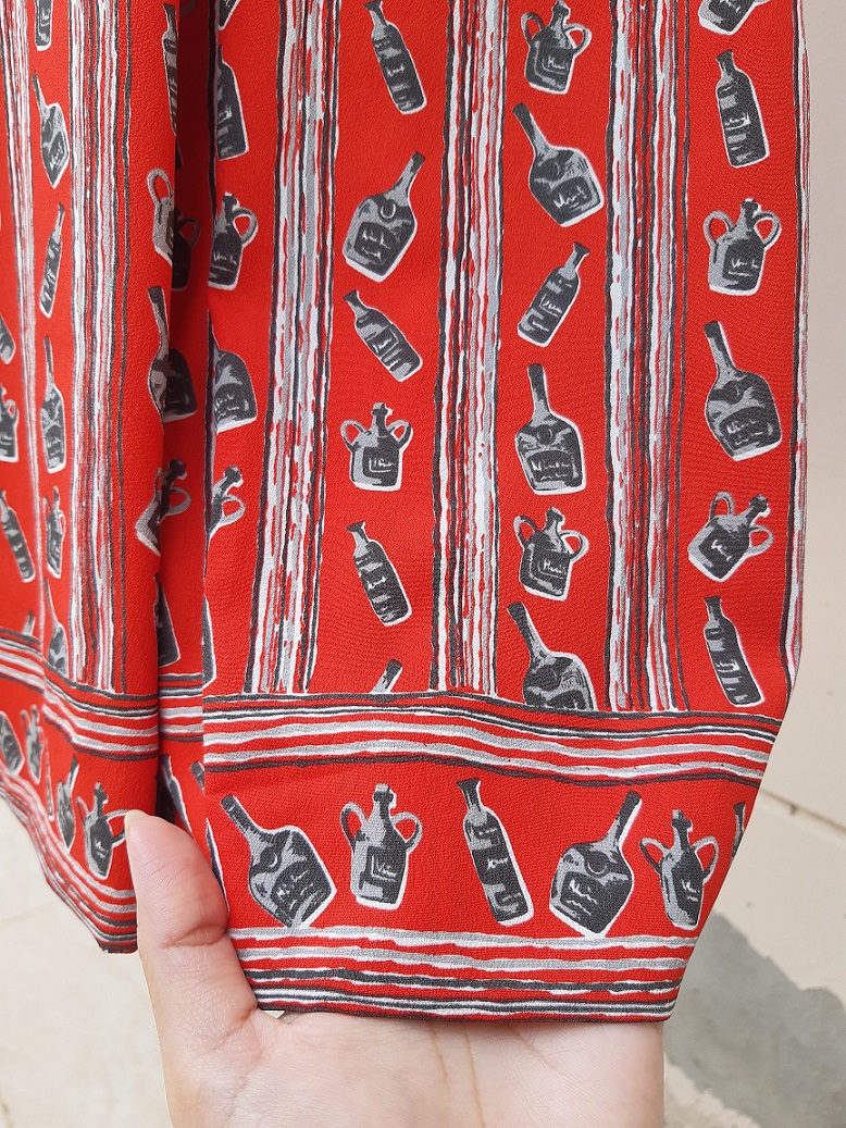 กระโปรงพลีทสีแดงลายขวดแชมเปญ (Vintage skirt)