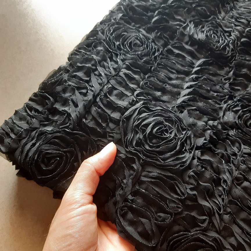 กระโปรงสั้นสีดำผ้าลายกุหลาบ (Mini skirt)