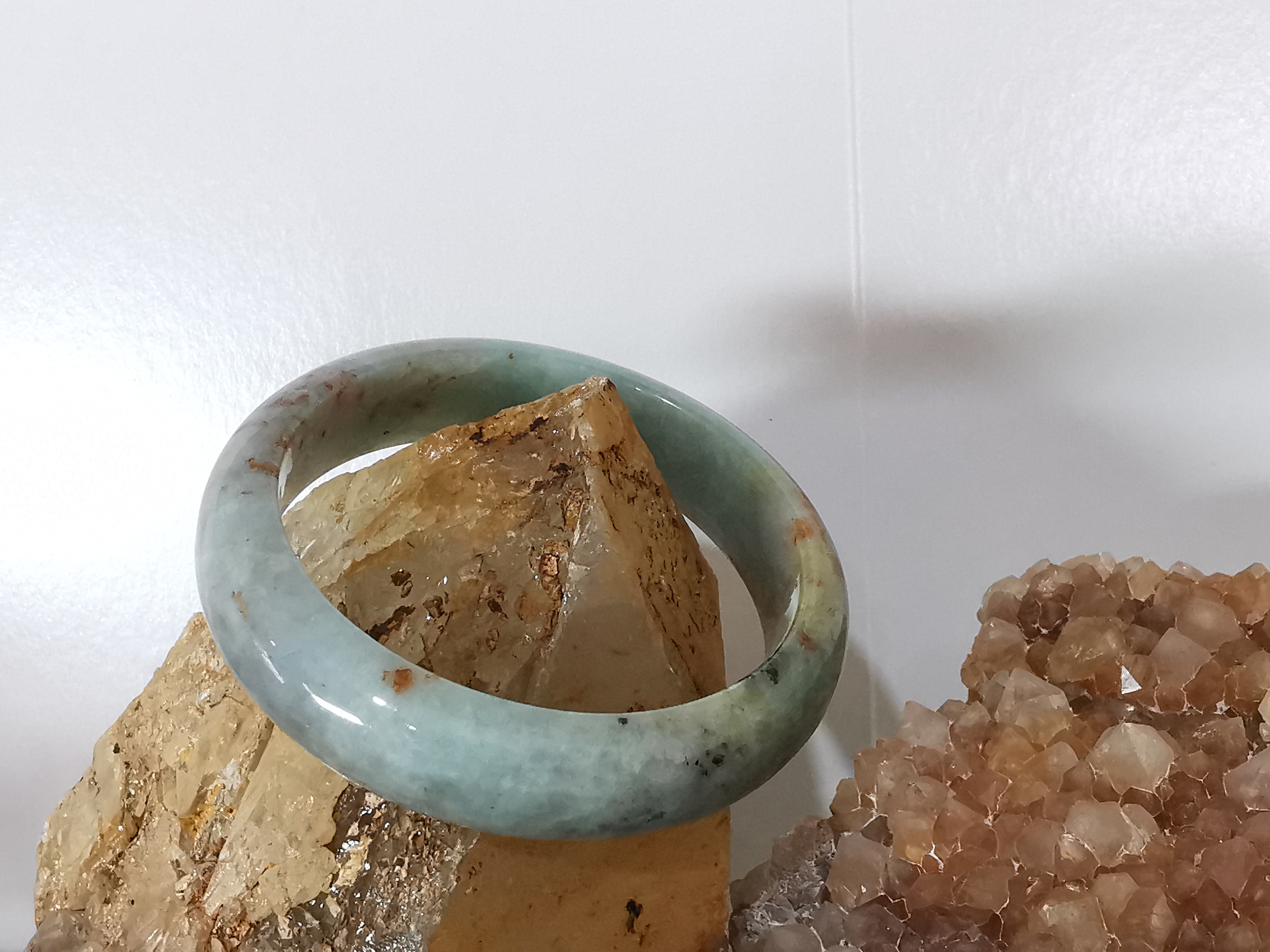 Green Orange Yellow Red Bangle กำไลหยกเจไดต์แท้ Diameter/ เส้นผ่านศูนย์กลางด้านใน 59 mm.