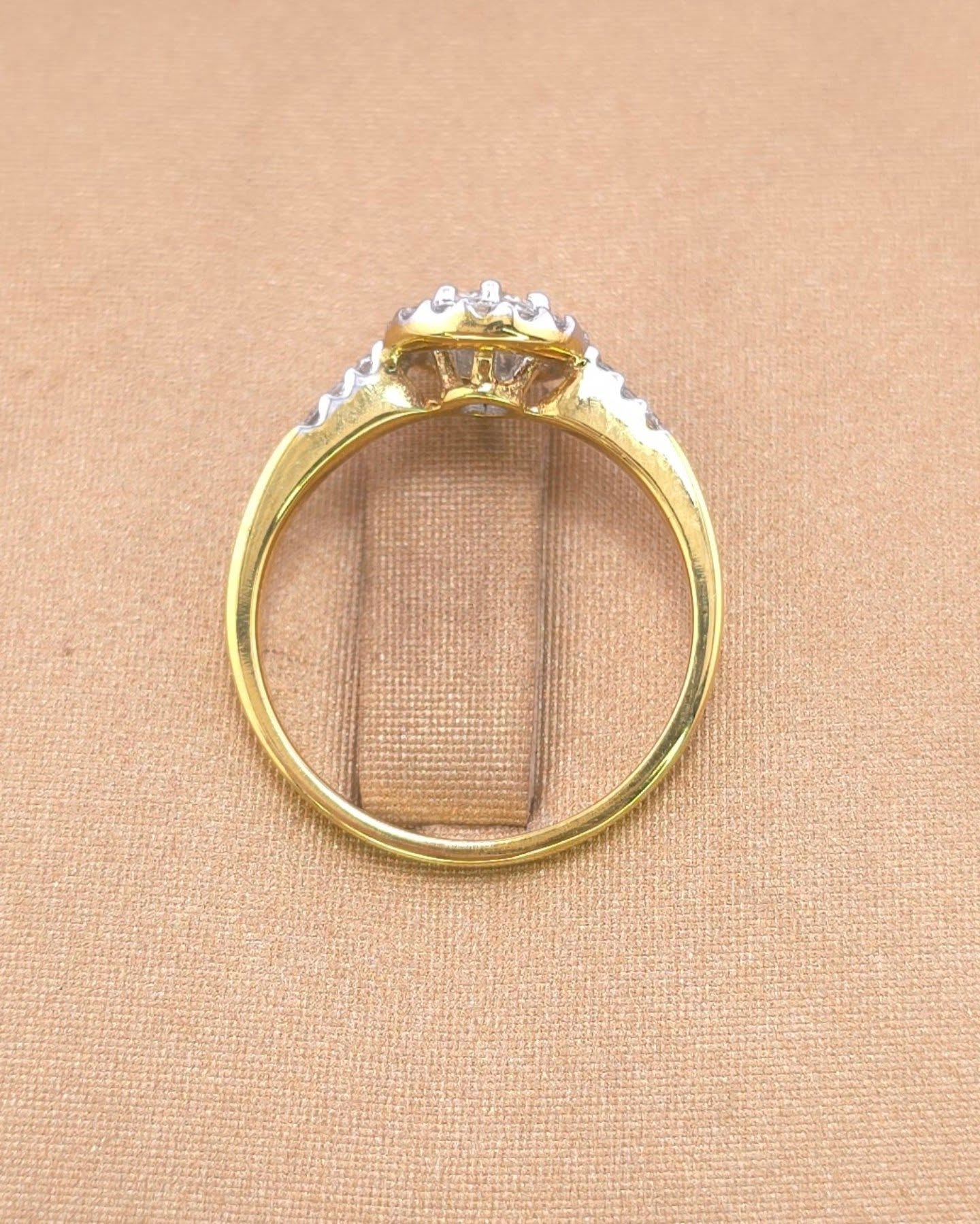 แหวนทองคำ 18K เพชรเกสร 18 ตัง 1 เม็ด 1 ตัง 20 เม็ด รวม 38 ตัง น้ำ 96-97 ความสะอาด vvs-vs ไซส์ 49 น้ำหนัก 2.23 กรัม ราคา 9,500.-(Net)