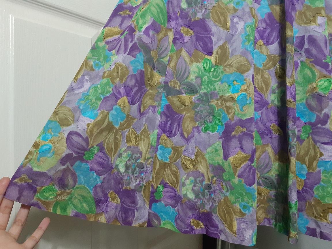 กระโปรงวินเทจลายดอกสีม่วง