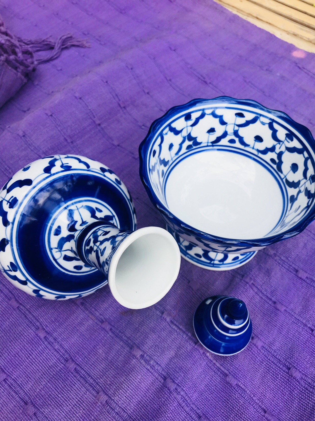 ชุดกรวดน้ำลายไทย