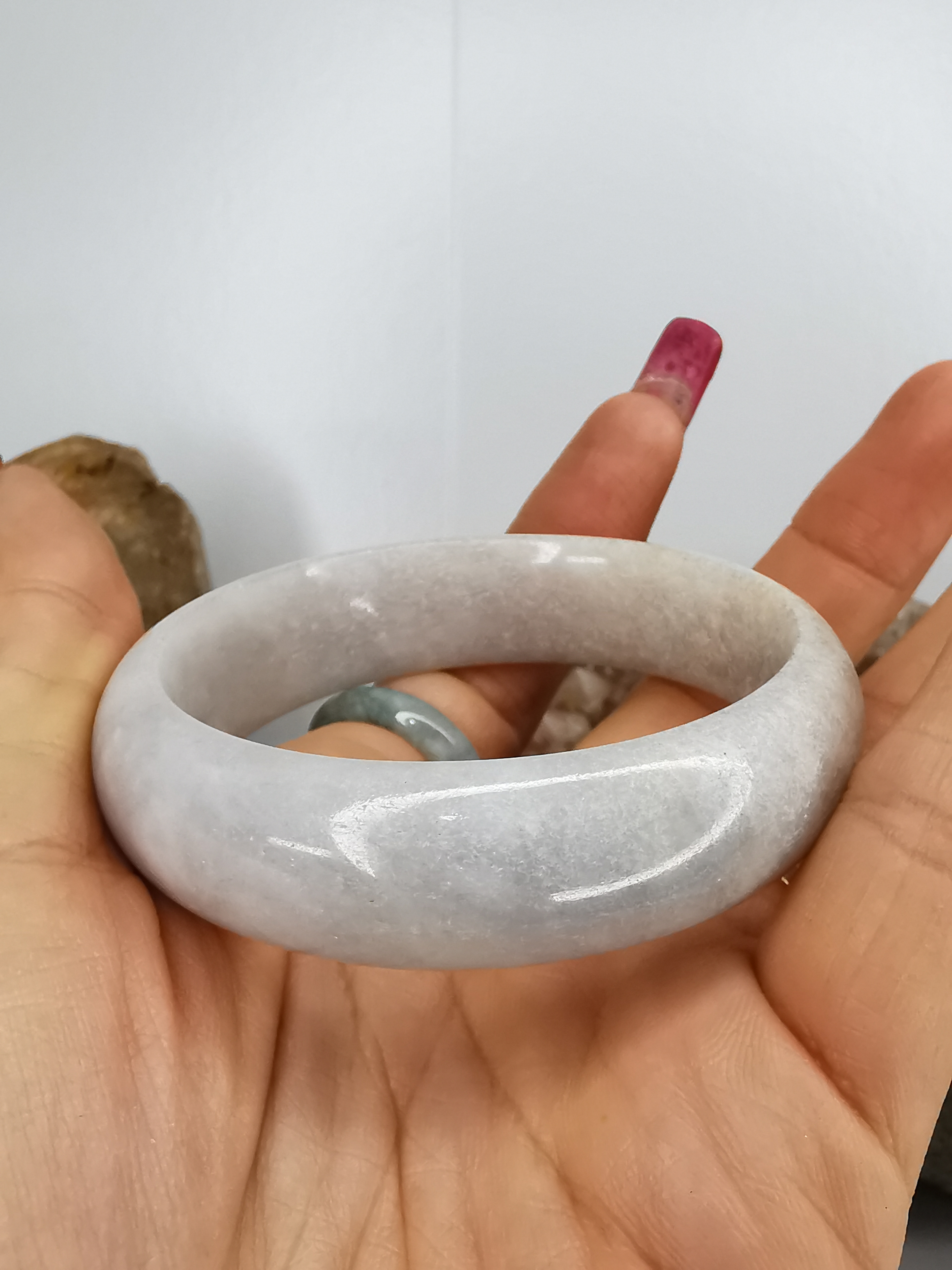 White Green Jade Bangle กำไลหยกเจไดต์แท้ Diameter/ เส้นผ่านศูนย์กลางด้านใน 54 mm.