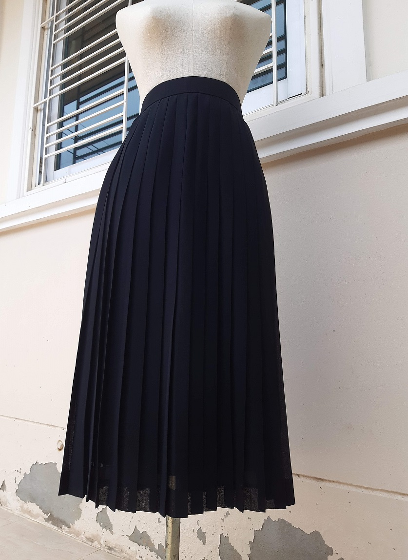 กระโปรงวินเทจทรงพลีทสีดำ (Vintage skirt)