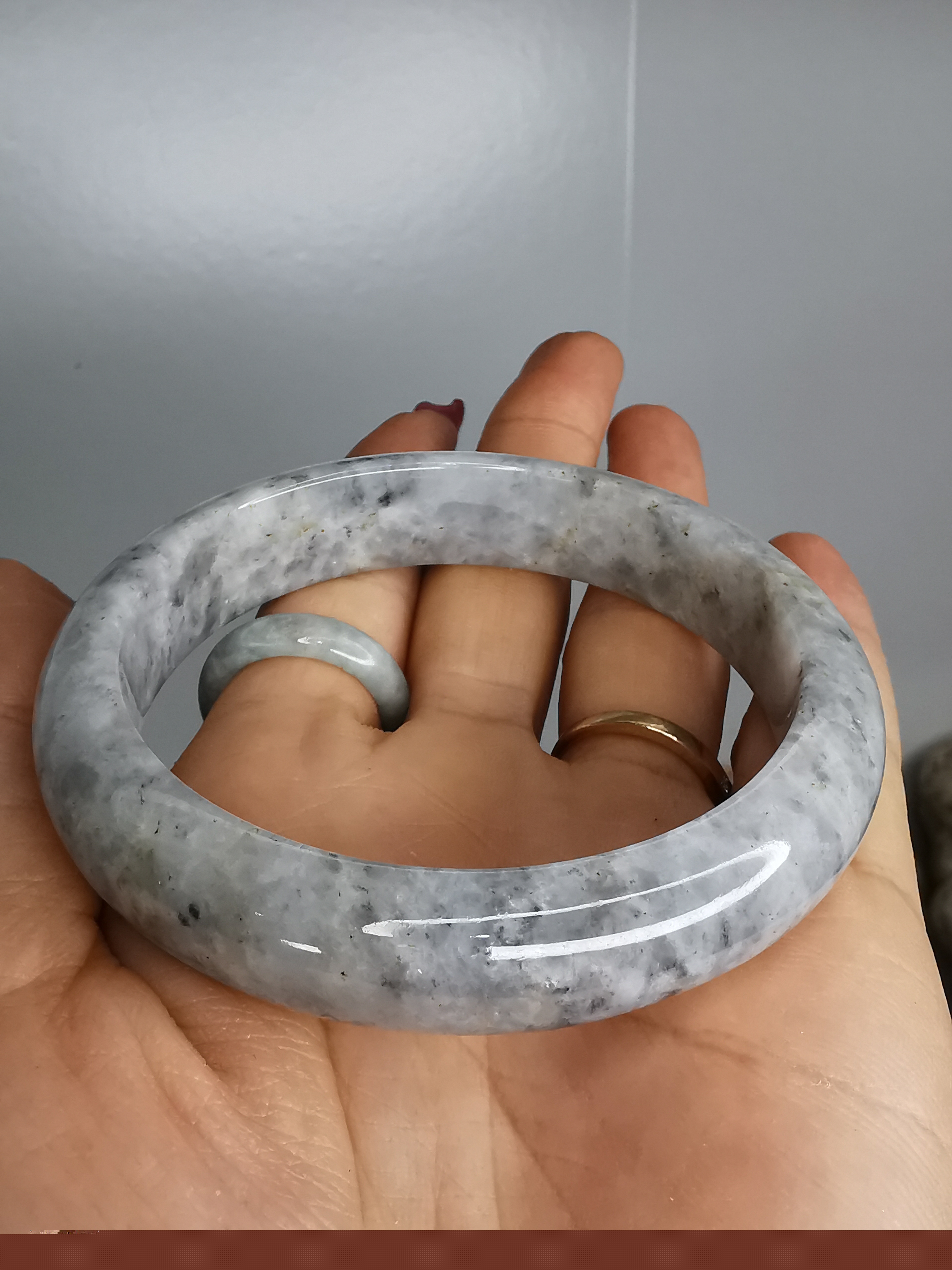 White Grey Green Bangle กำไลหยกเจไดต์แท้ Diameter/ เส้นผ่านศูนย์กลางด้านใน 59 mm.*