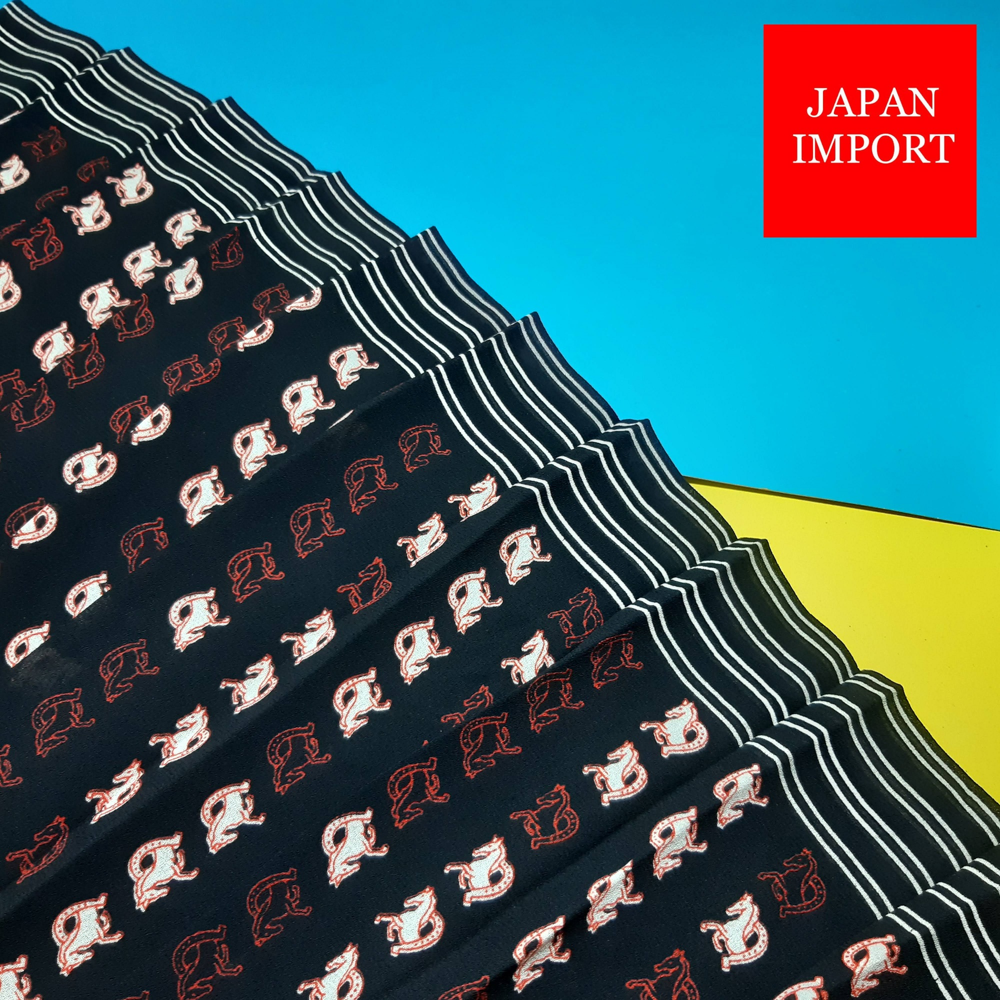 กระโปรงพลีทจีบรอบสีดำลายม้า