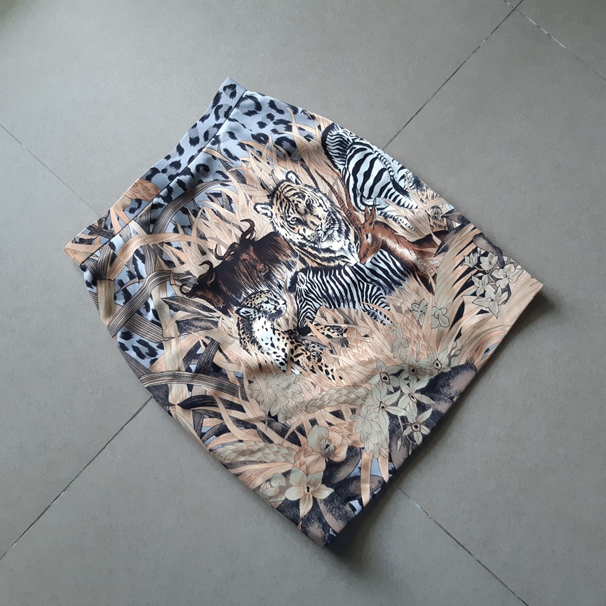 กระโปรงวินเทจทรงเอลายเสือ+สิงโต สีเทา (Vintage skirt - rare finds)