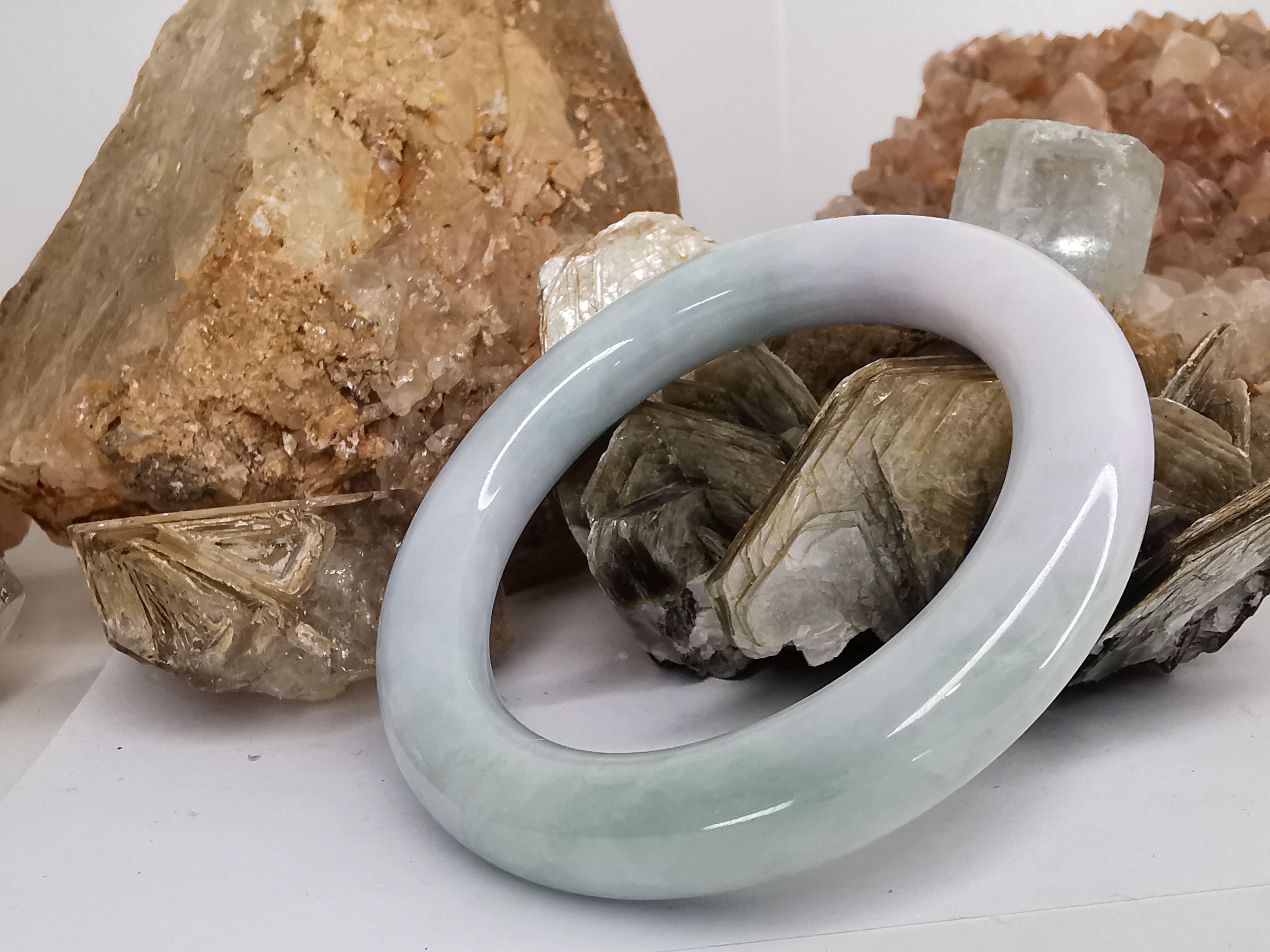 Violet White Green Bangle กำไลหยกเจไดต์แท้ Diameter/ เส้นผ่านศูนย์กลางด้านใน 52 mm.