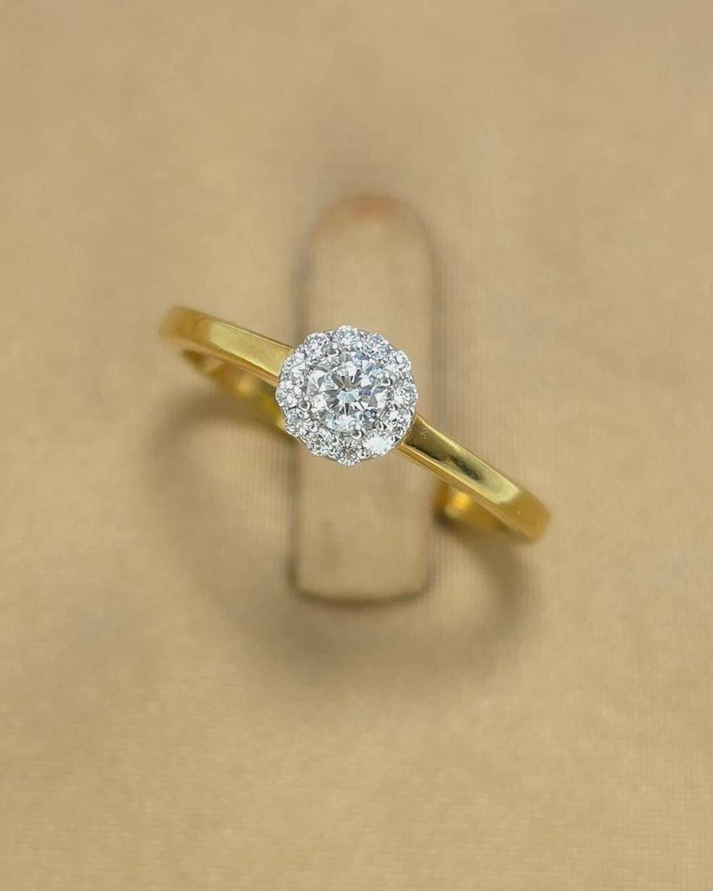 🚫ปิดการขาย(SoIdOut)🚫แหวนทองคำ 18K ประดับเพชรเกสร 12 ตัง 1 เม็ด 0.8 ตัง 12 เม็ด รวม 21.6 ตัง น้ำ 96-98 ความสะอาด vvs ไซส์ 51 หน้ากว้าง 5.5 มิล น้ำหนัก 2.45 กรัม ราคา 7,300.-(Net)