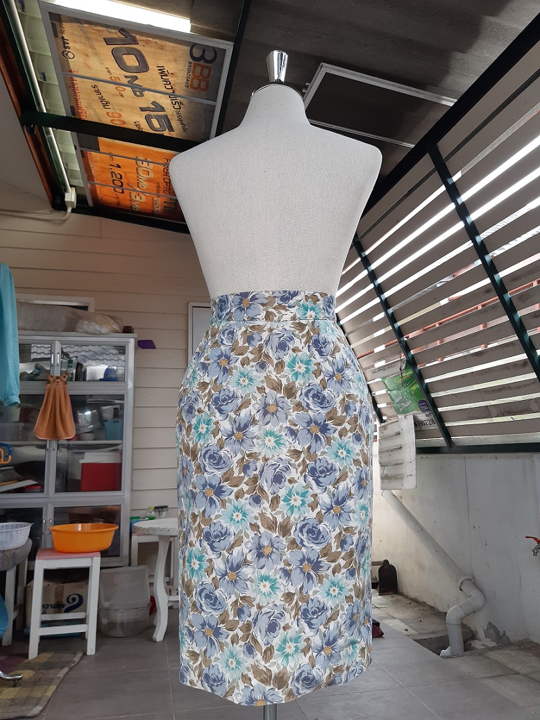 กระโปรงทรงเอลายดอกไม้