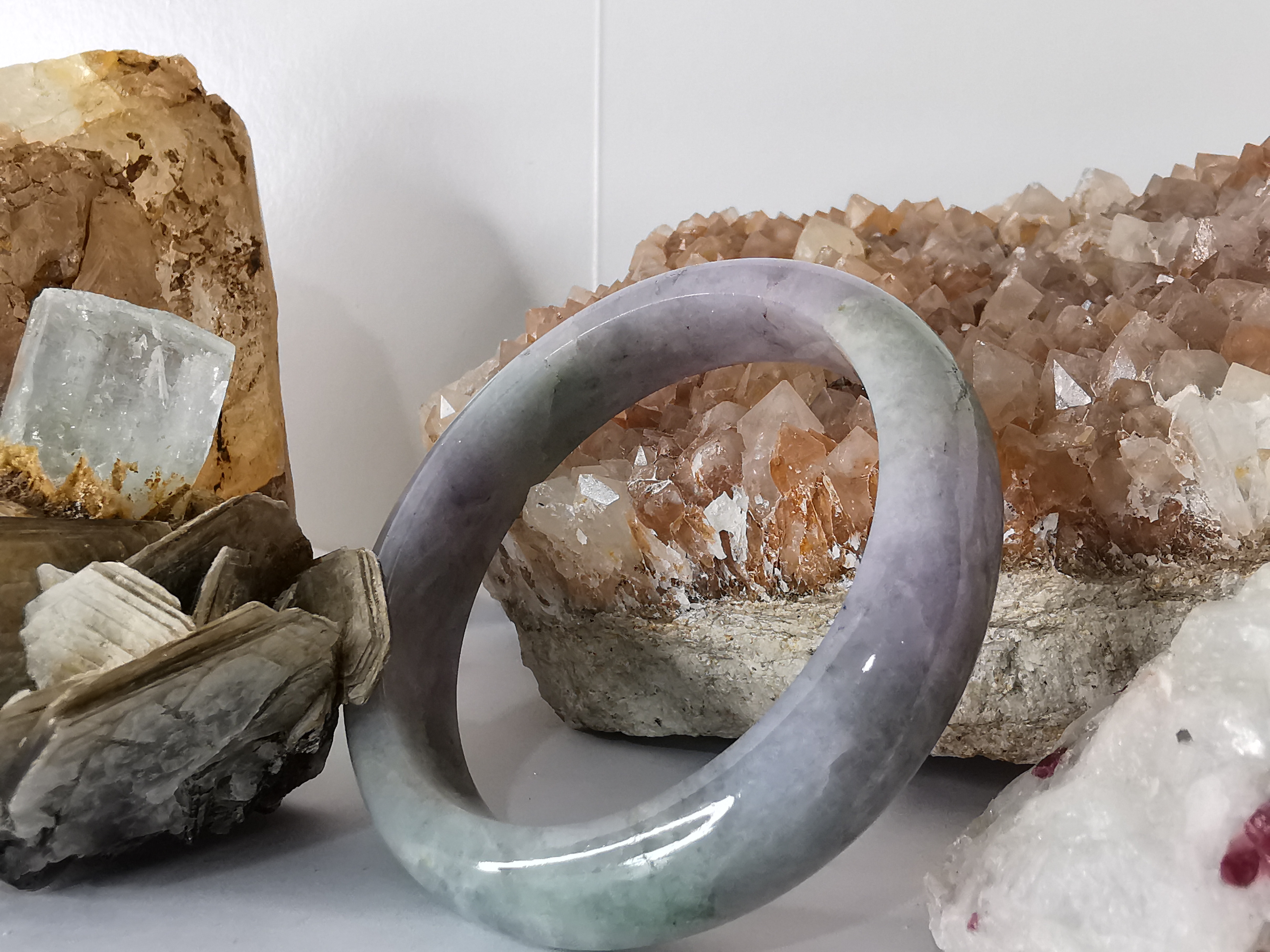 Violet Green Jadeite Bangle กำไลหยกเจไดต์แท้ Diameter/ เส้นผ่านศูนย์กลางด้านใน 55 mm.