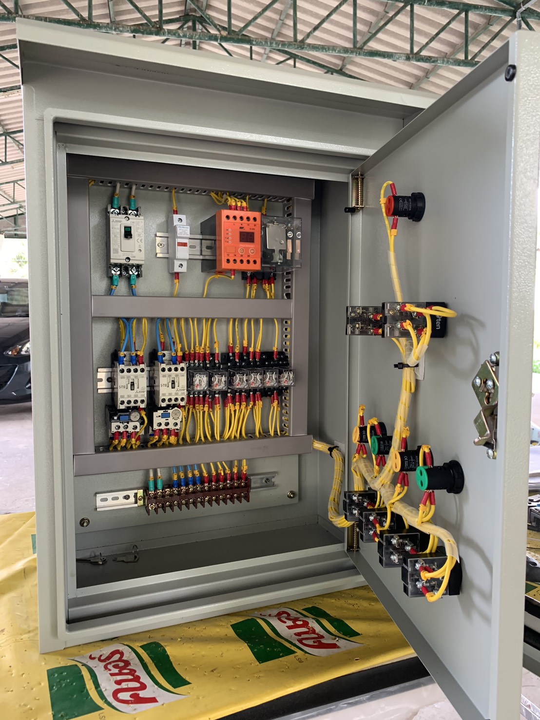 ตู้ควบคุมปั๊มน้ำ 5 HP 220V สลับกันทำงาน ใช้กับลูกลอยไฟฟ้า 220V ตู้เหล็กกัน้ำ2ชั้น