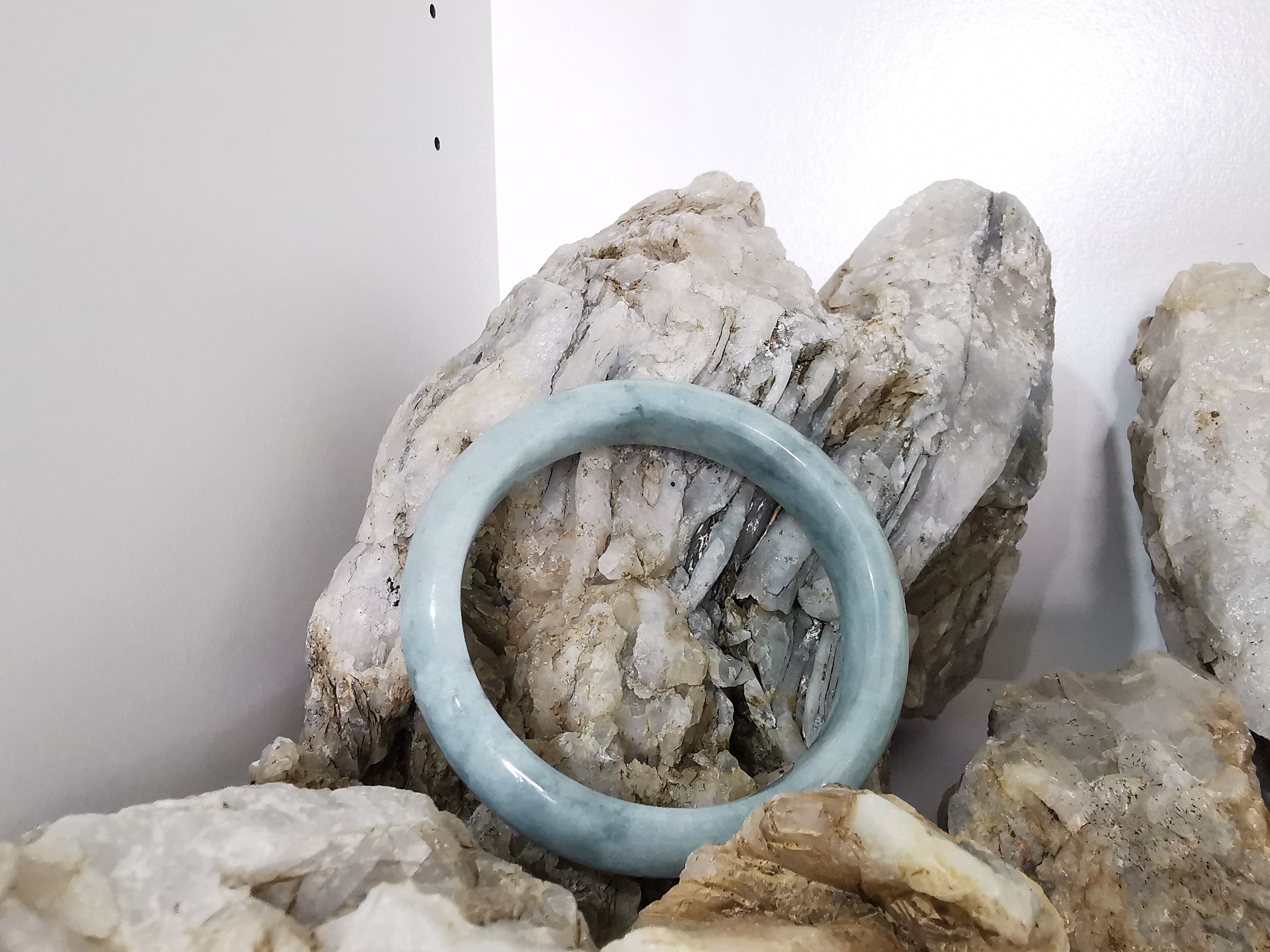 Green Bangle กำไลหยกเจไดต์แท้ Diameter/ เส้นผ่านศูนย์กลางด้านใน 59 mm.*