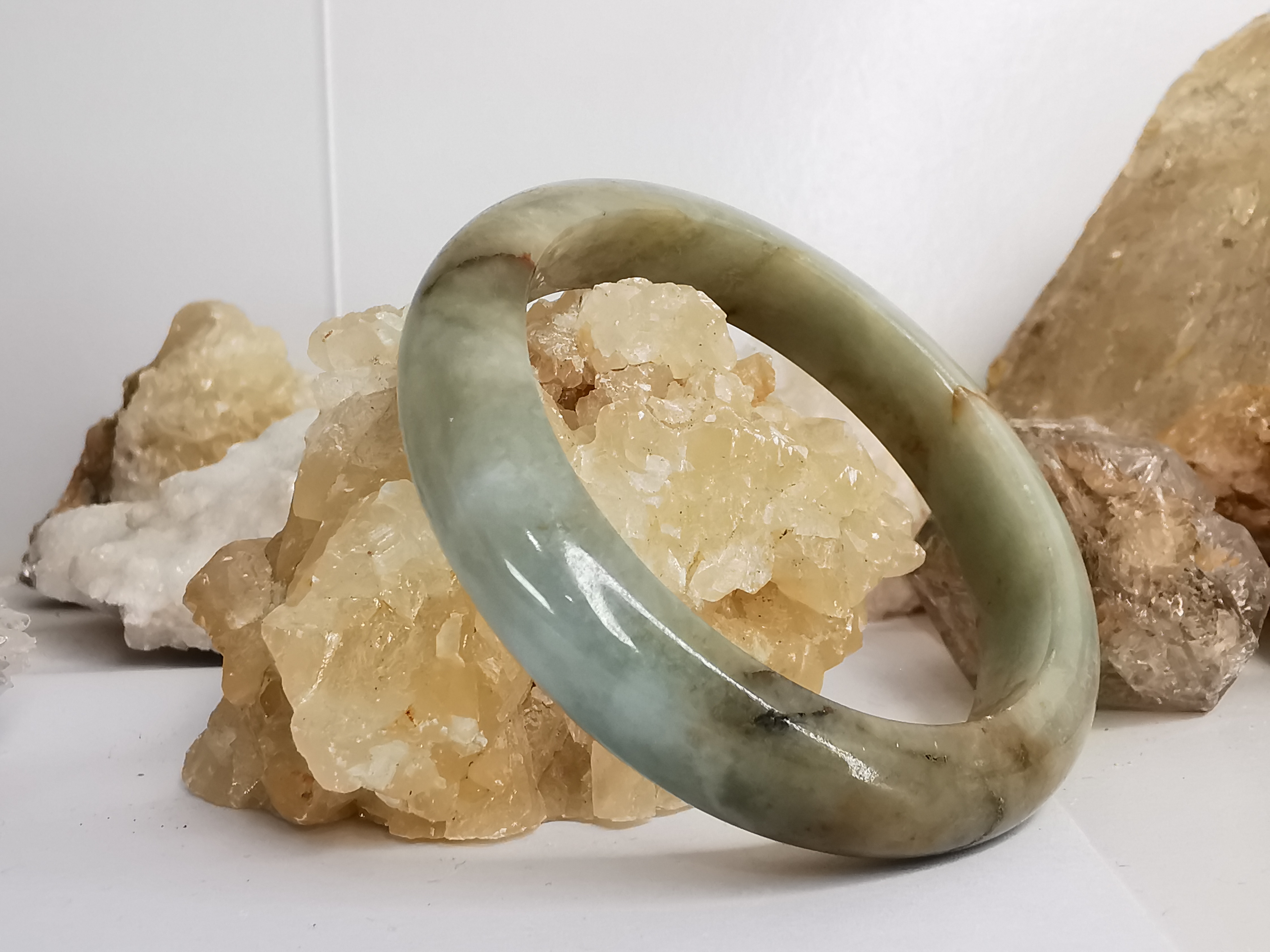 Green Orange White Jade Bangle กำไลหยกเจไดต์แท้ Diameter/ เส้นผ่านศูนย์กลางด้านใน 55 mm.