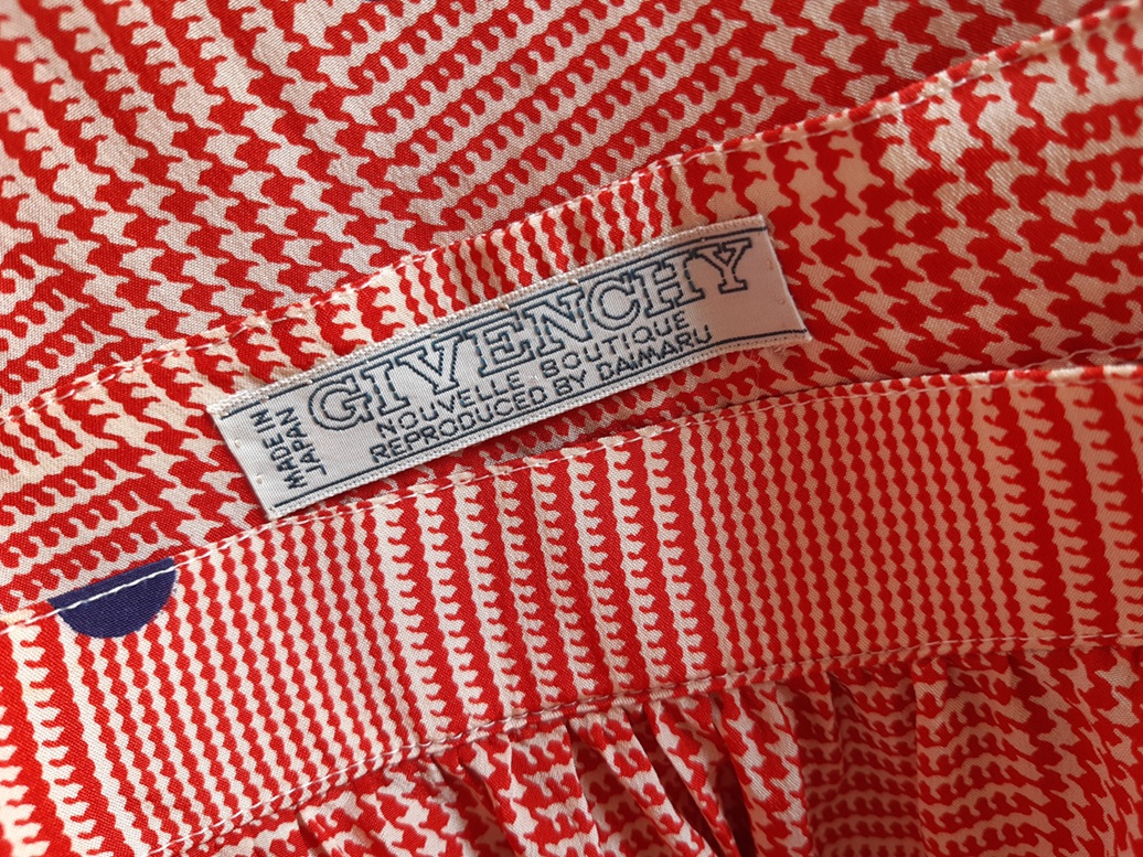 กระโปรงวินเทจลายชิดนริสีแดง แบรนด์ GIVENCHY