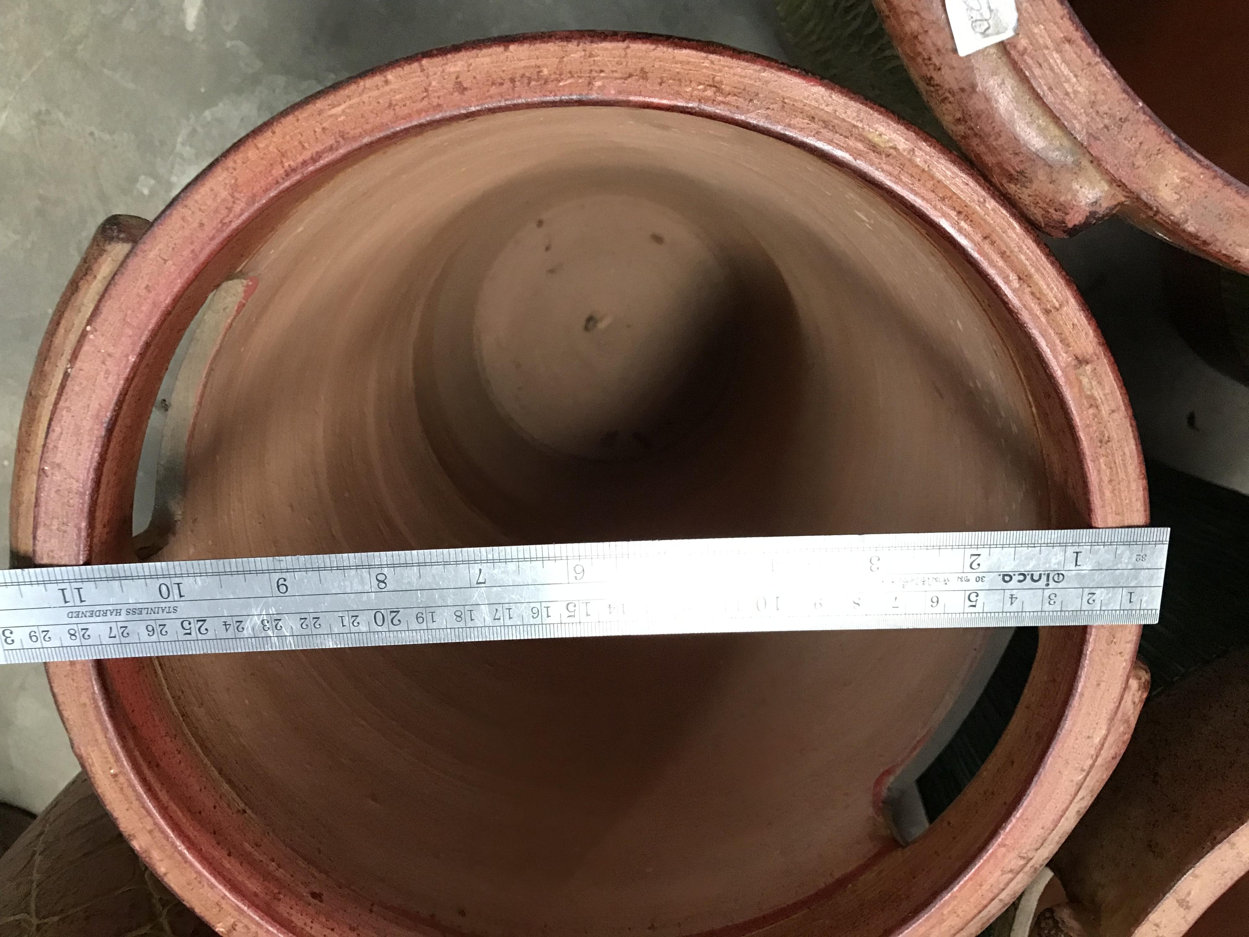 กระถางดินเผาทรงถังเจาะหู