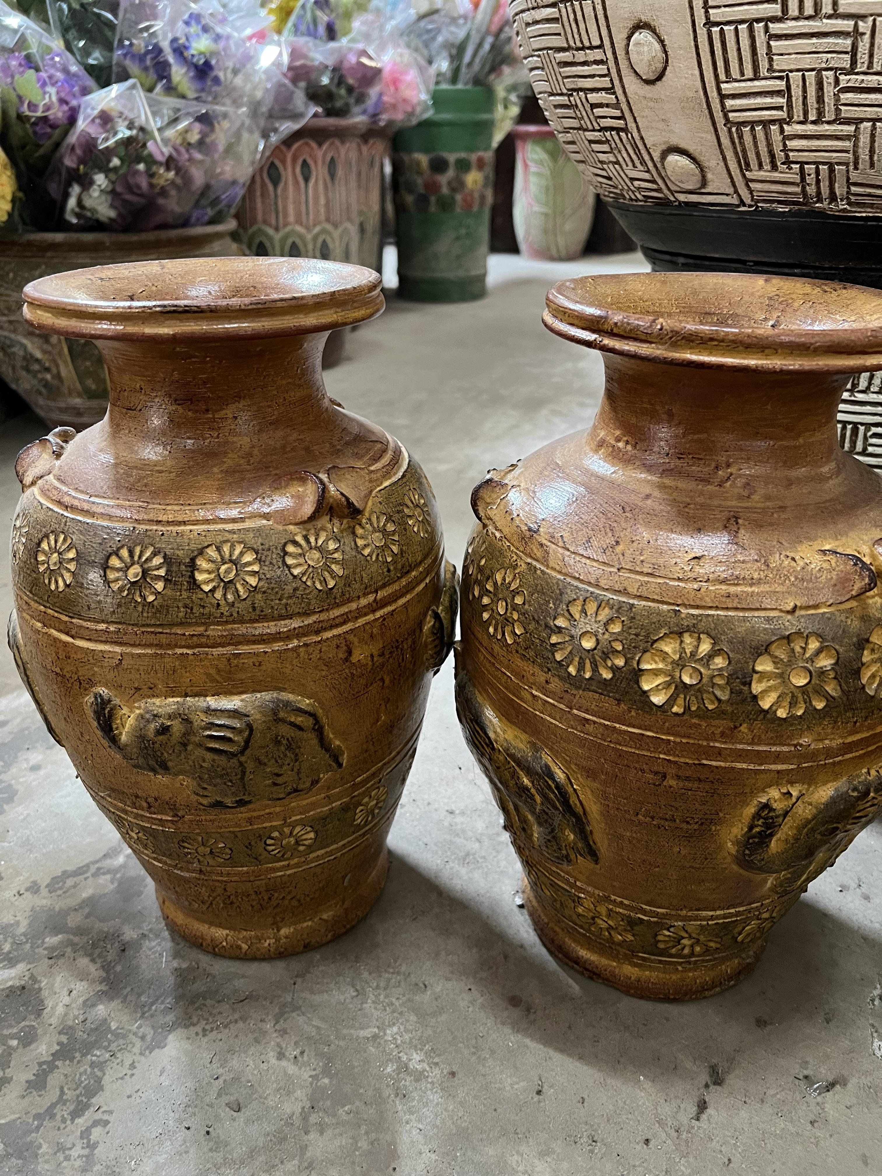 แจกันดินเผาขนาดกลาง