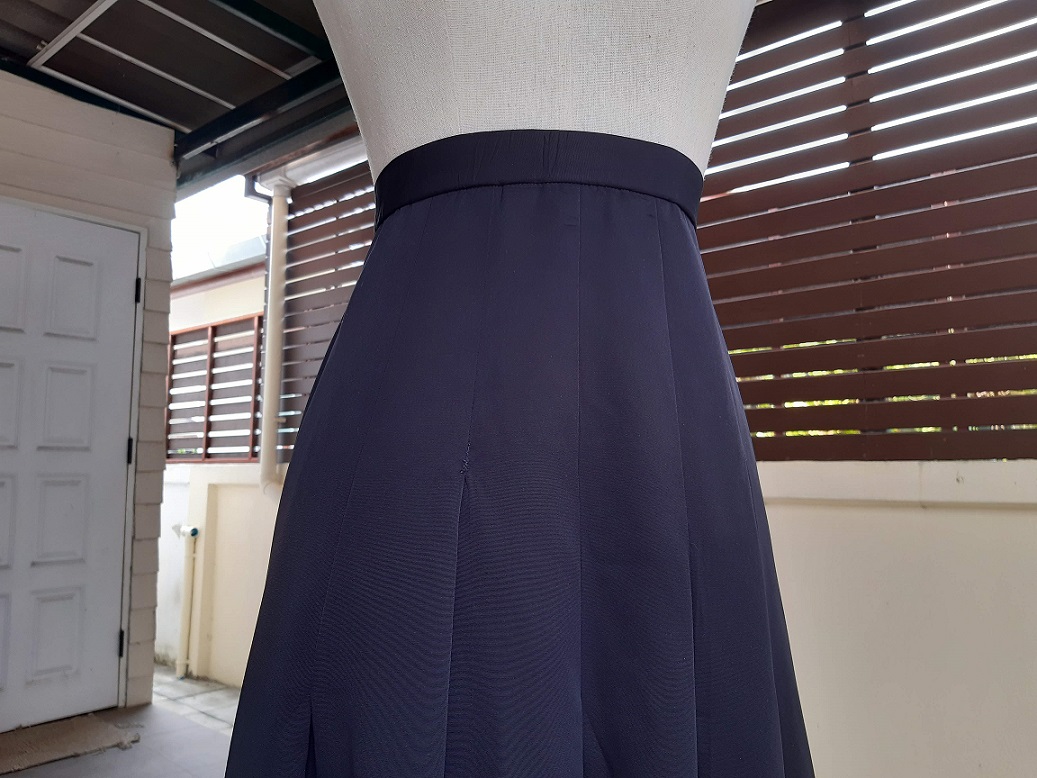 กระโปรงยาวคลุมเข่าสีดำ งานแบบเก๋ไก๋สไตล์ญี่ปุ่น