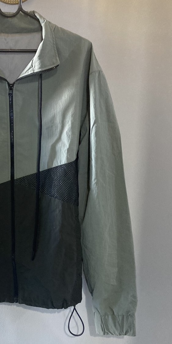 G 220634 เสื้อแจ็คเก็ตสีเขียวดำ ราคาเช่า 350 บาท ต่อ 1 วัน