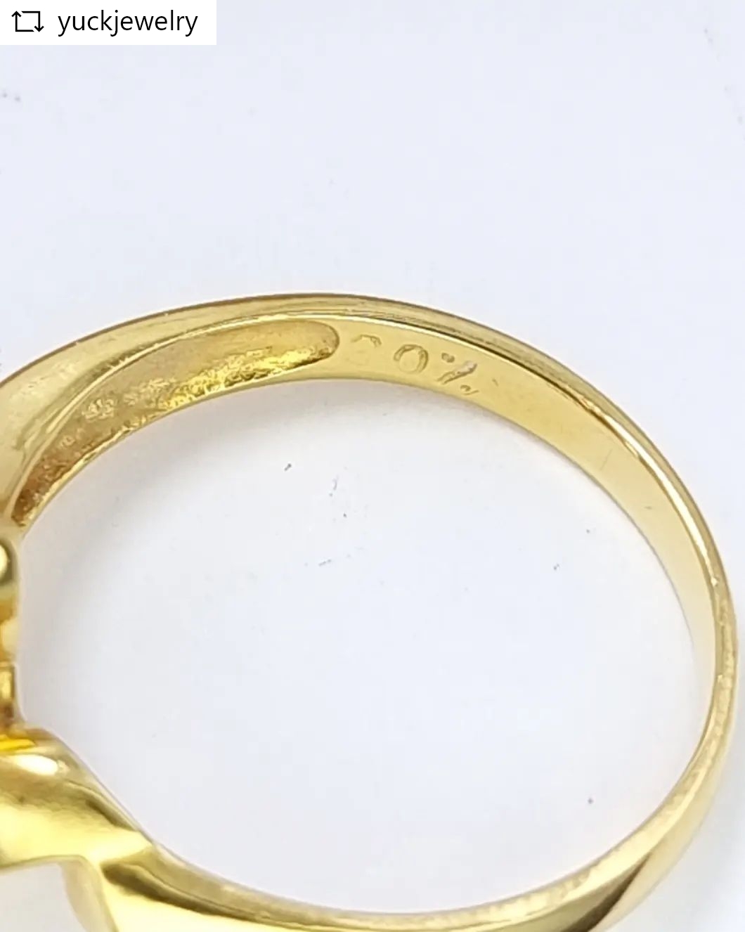 🚫ปิดการขาย(SoIdOut)🚫แหวนทองคำ 90% เพชรเกสร 6 ตัง 1 เม็ด 1.5 ตัง 1 เม็ด รวม 7.5 ตัง น้ำ 94-95 ความสะอาด vs ไซส์ 52 น้ำหนัก 2.74 กรัม