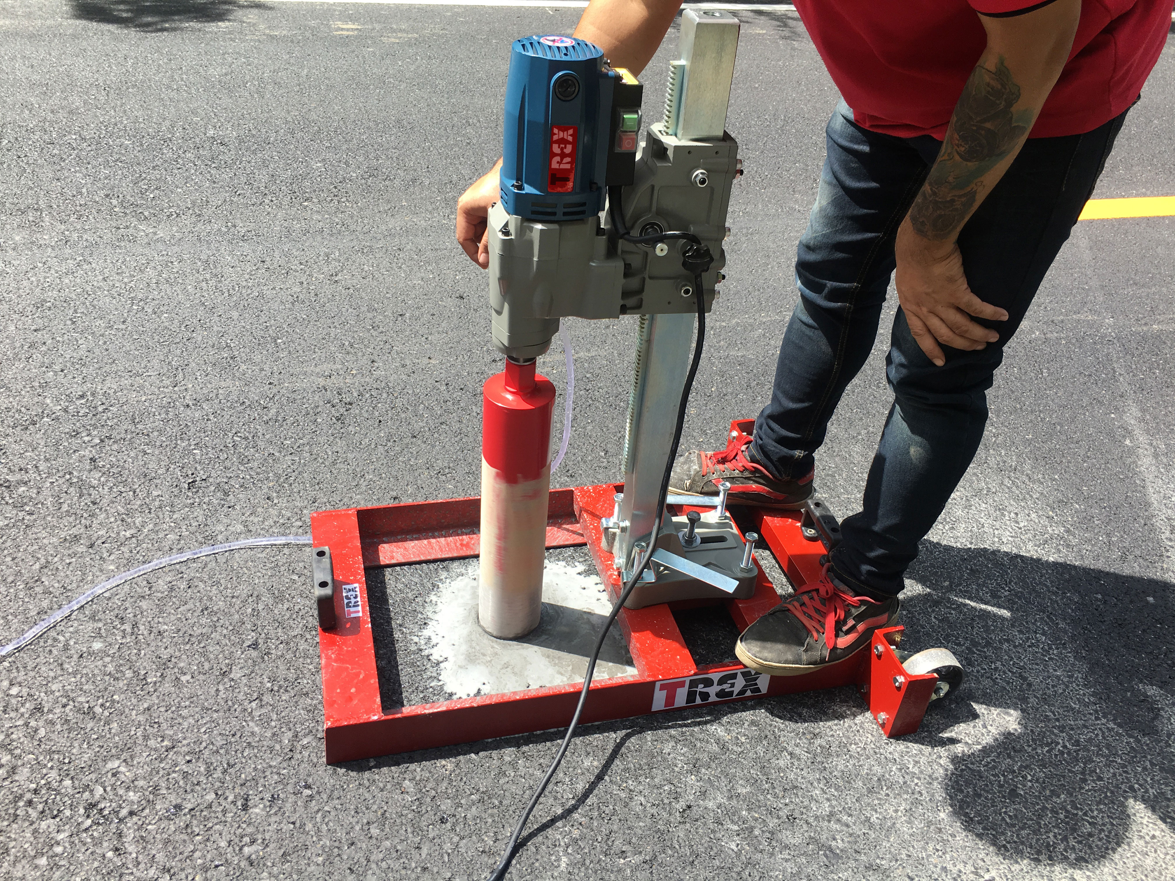 ชุดคอริ่งถนน T-REX พร้อมเครื่องปั่นไฟดีเซล 5kW รุ่นเก็บเสียง G5kW-S