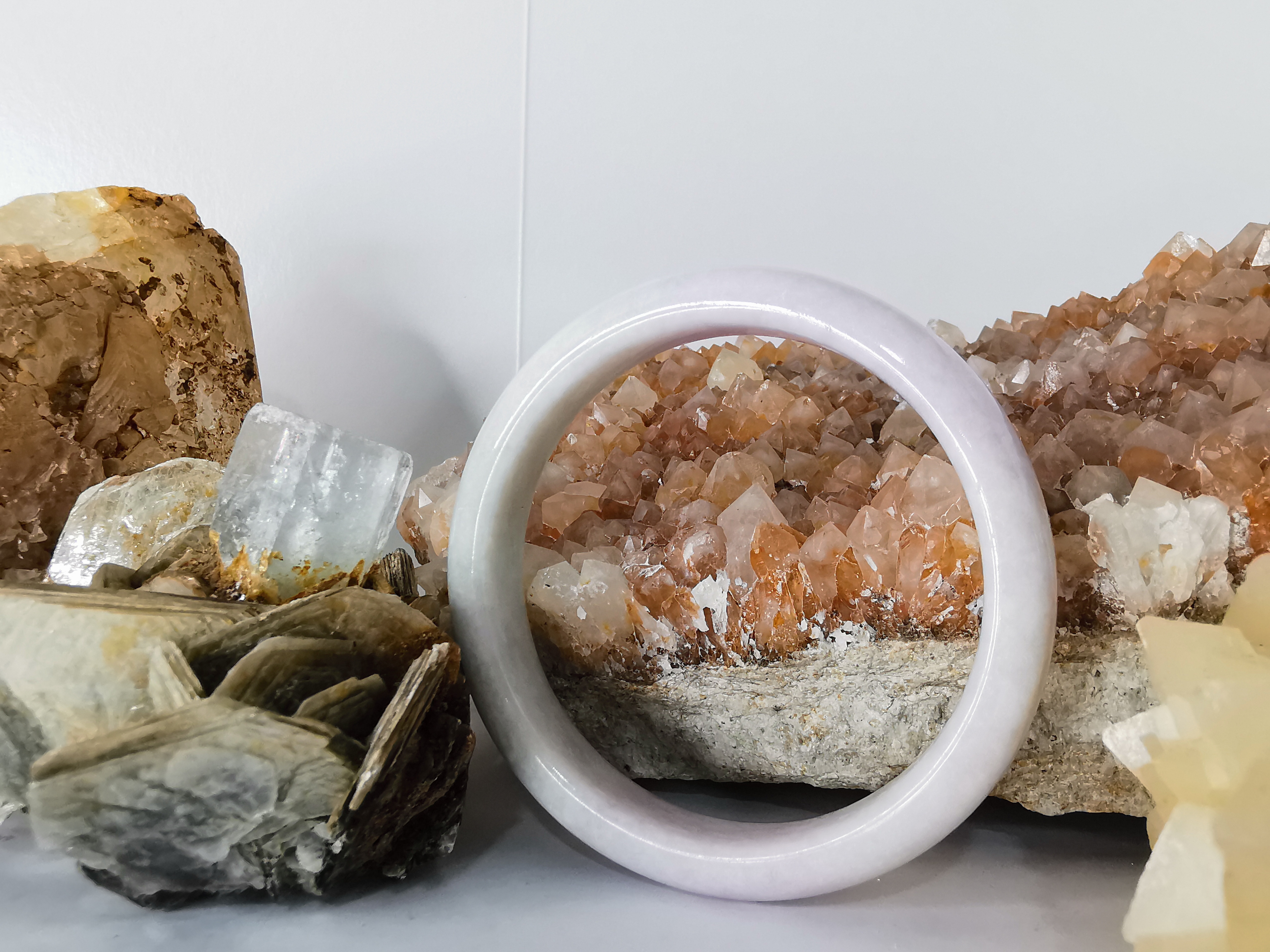 Violet Green Jadeite Bangle กำไลหยกเจไดต์แท้ Diameter/ เส้นผ่านศูนย์กลางด้านใน/size 60 mm.