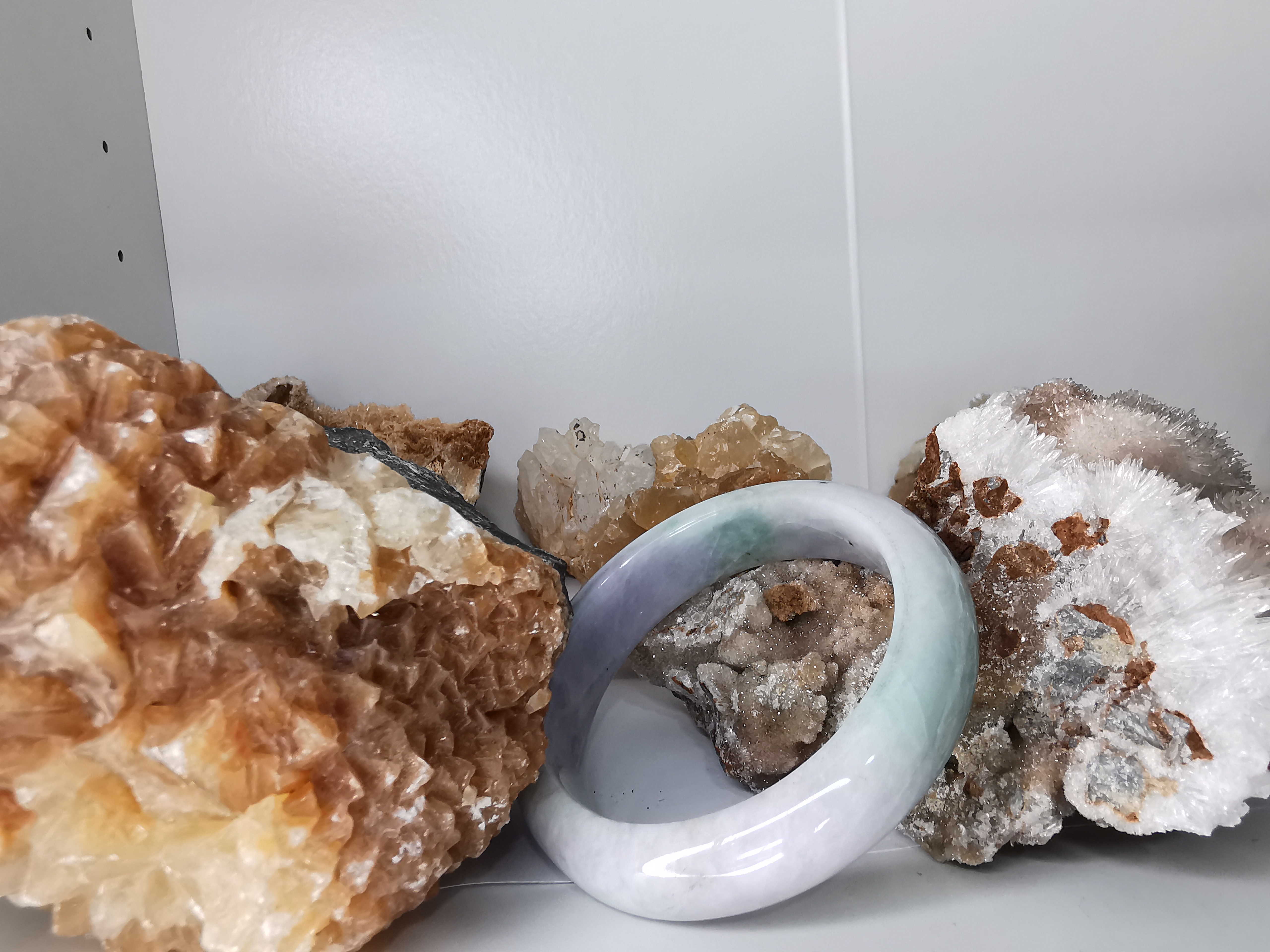 Violet Green Jade Bangle กำไลหยกเจไดต์แท้ Diameter/ เส้นผ่านศูนย์กลางด้านใน 58 mm.