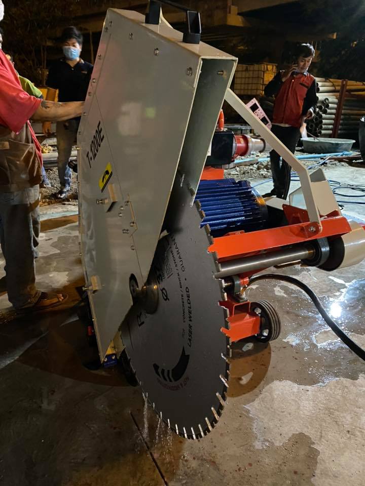 รถตัดถนน ตัดคอนกรีตทีเร็ก T-REX T1200E 30 แรง ไฟฟ้า 3 เฟส ตัดลึกได้ 50cm รองรับใบตัดได้ถึง 48"